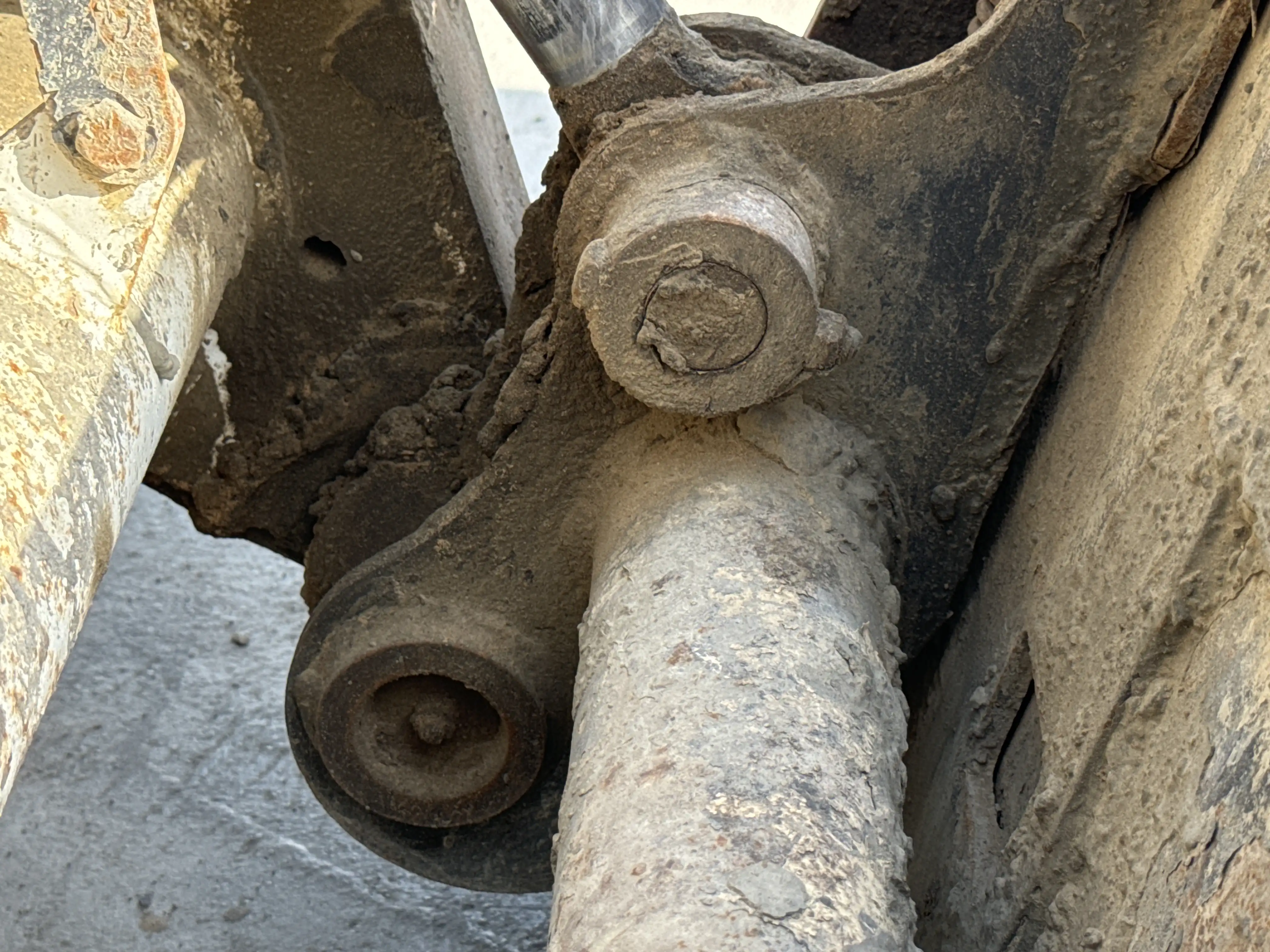 SSL-001-Bobcat-S510-skid-steer-loader-inspection-chassis-pins-and-bushings-lift-arm-to-bucket-1