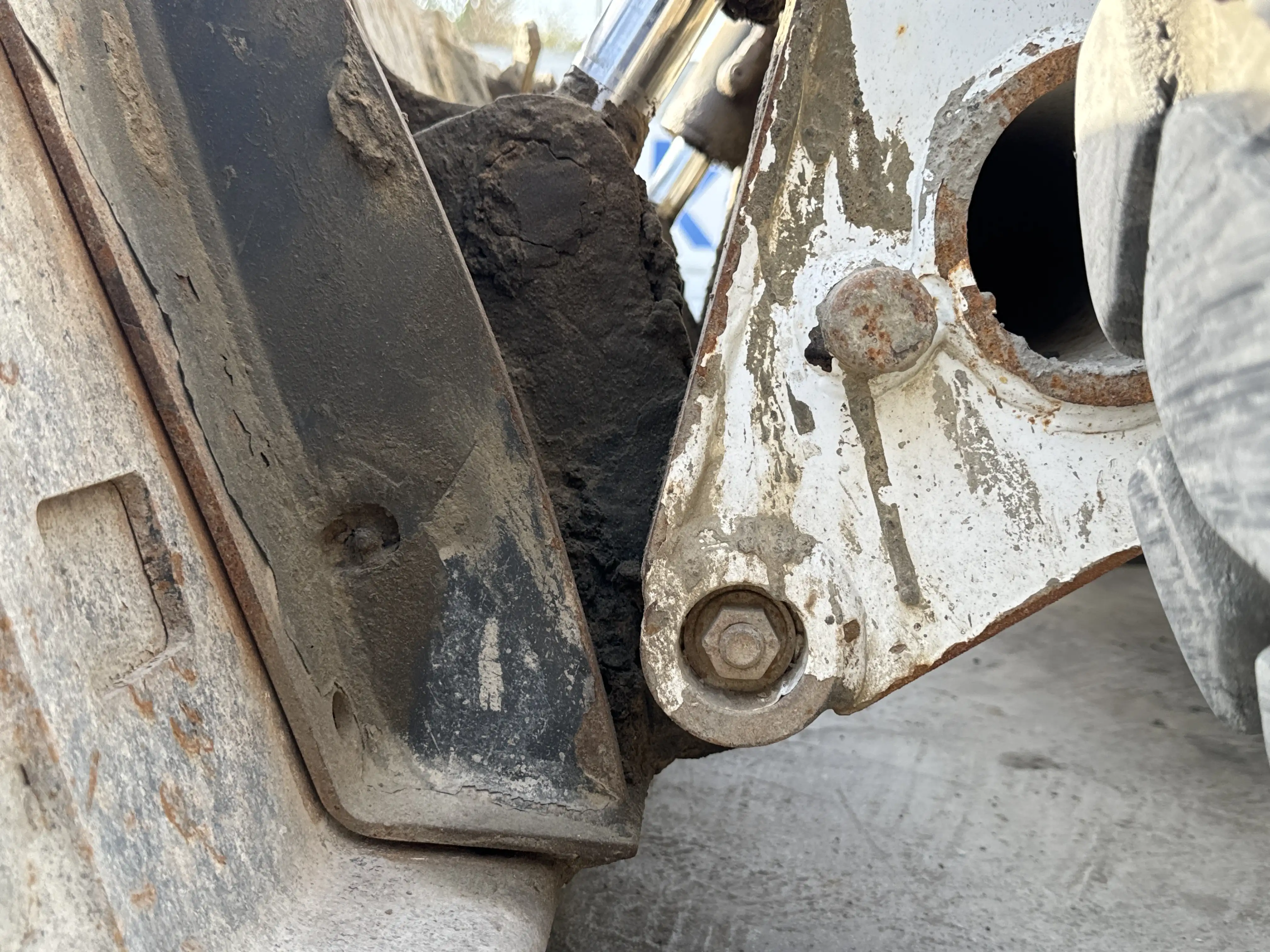 SSL-001-Bobcat-S510-skid-steer-loader-inspection-chassis-pins-and-bushings-lift-arm-to-bucket-2