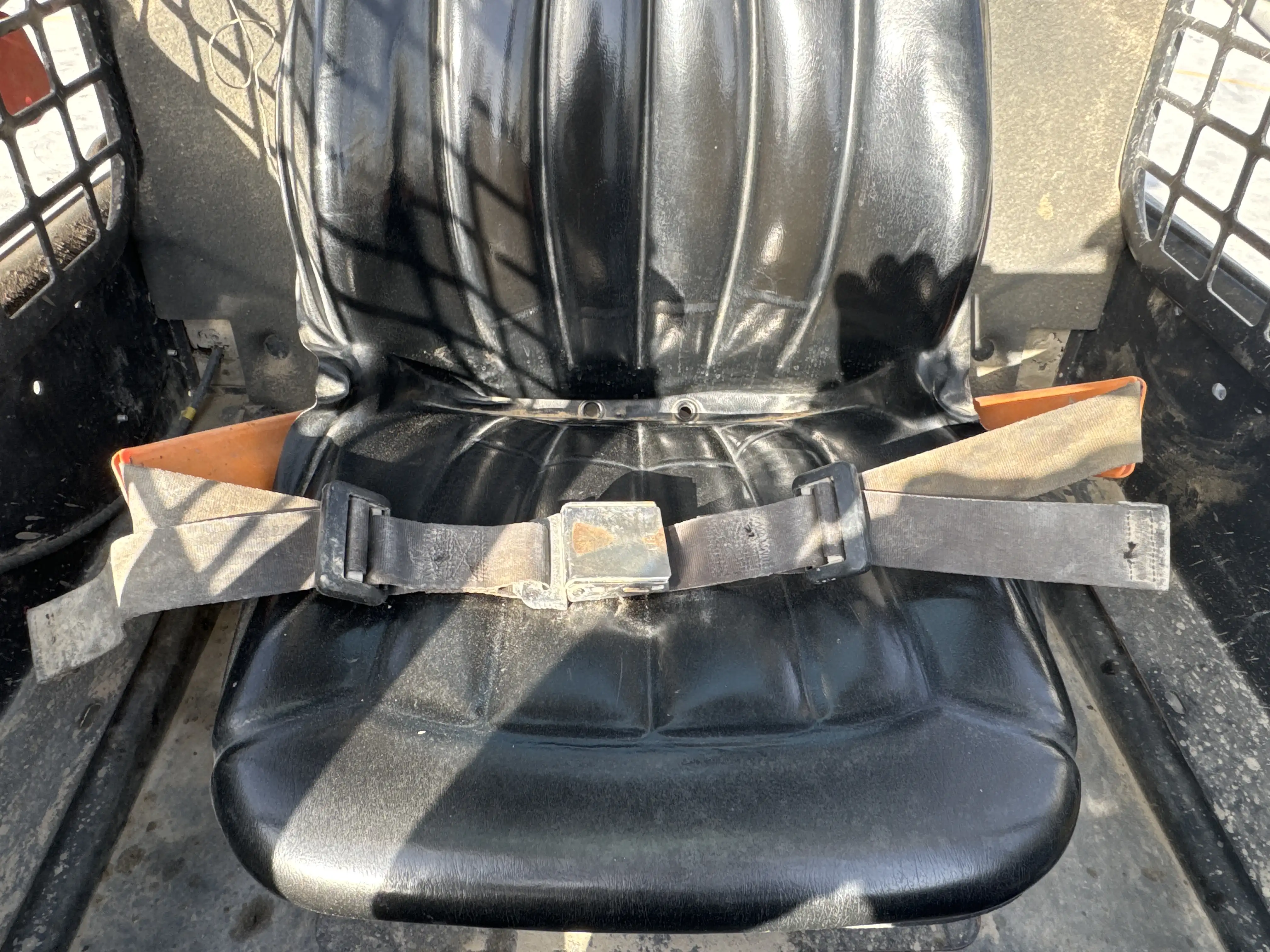SSL-001-Bobcat-S510-skid-steer-loader-inspection-safety-seat-belts-2