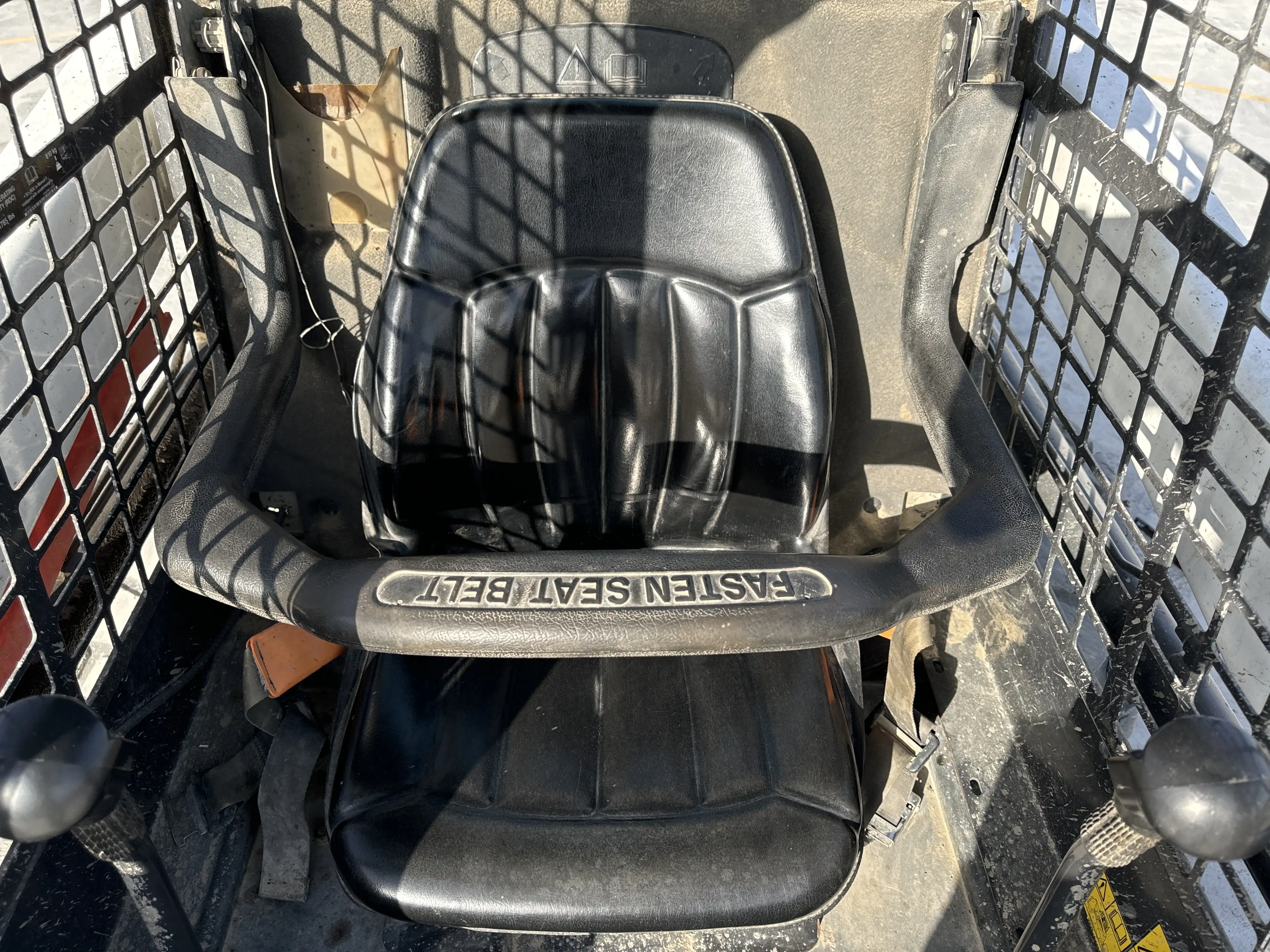 SSL-001-Bobcat-S510-skid-steer-loader-inspection-cabin-seats-armrests-1