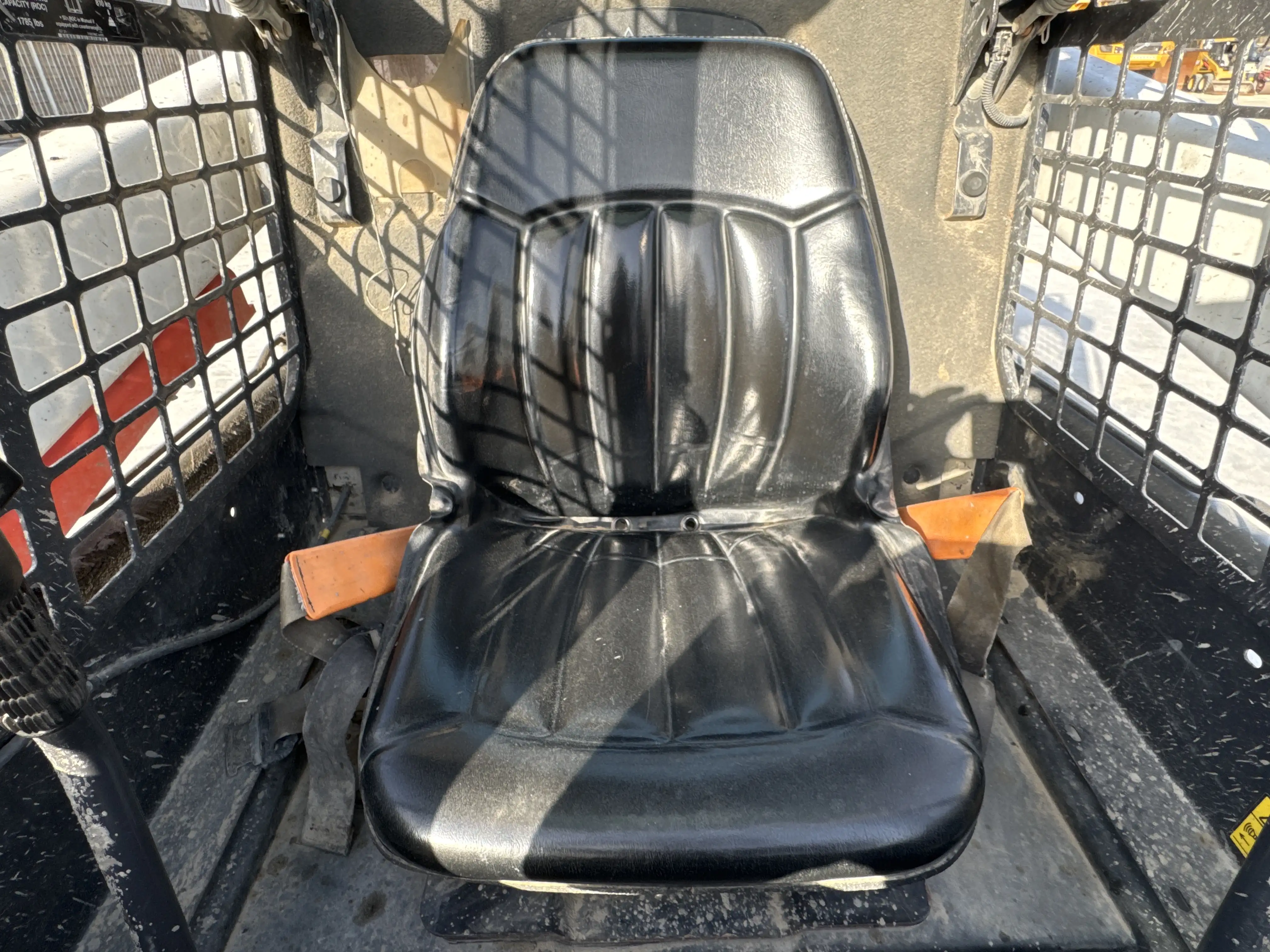 SSL-001-Bobcat-S510-skid-steer-loader-inspection-cabin-seats-armrests-2