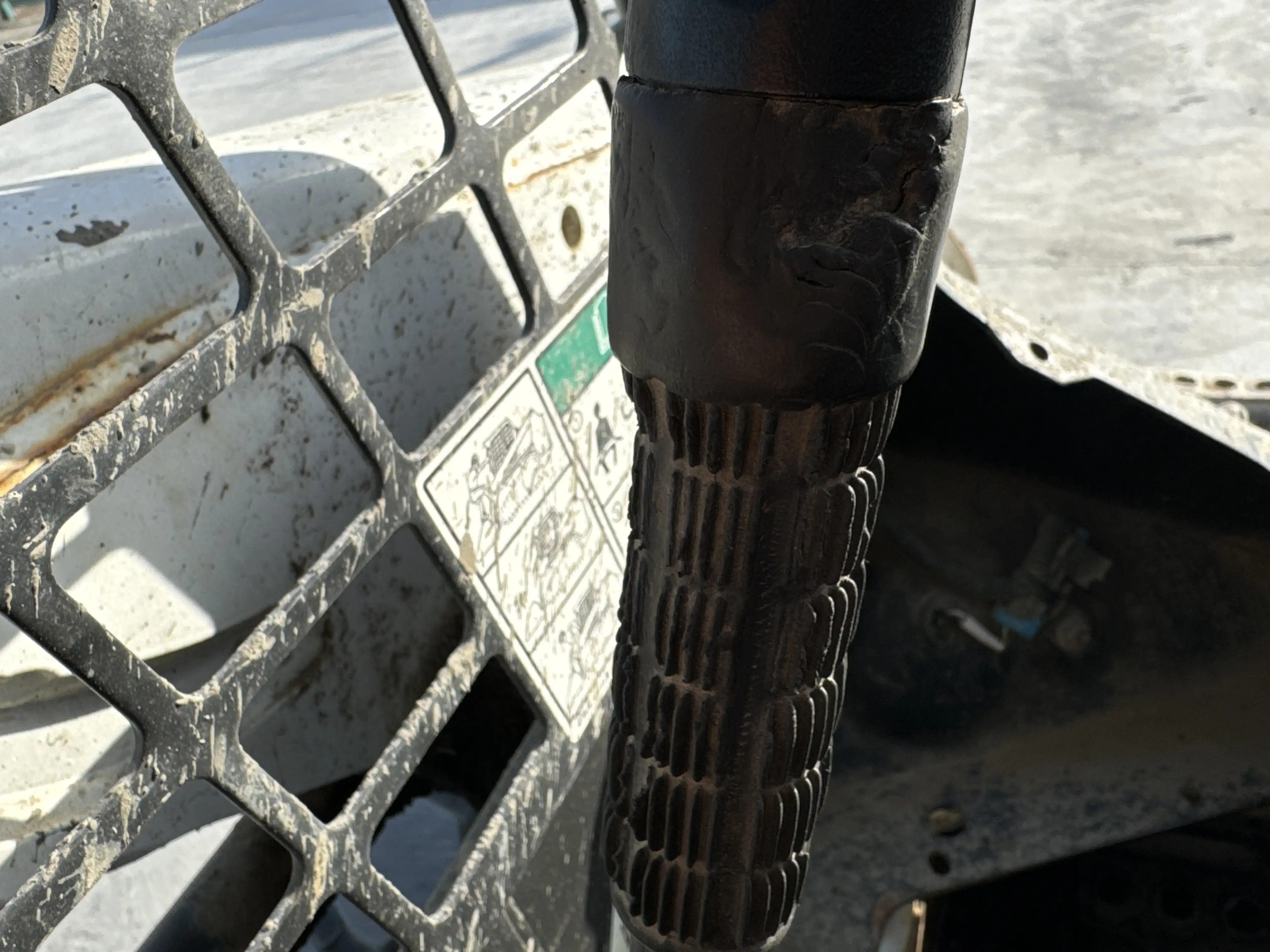 SSL-001-Bobcat-S510-skid-steer-loader-inspection-cabin-joysticks-1