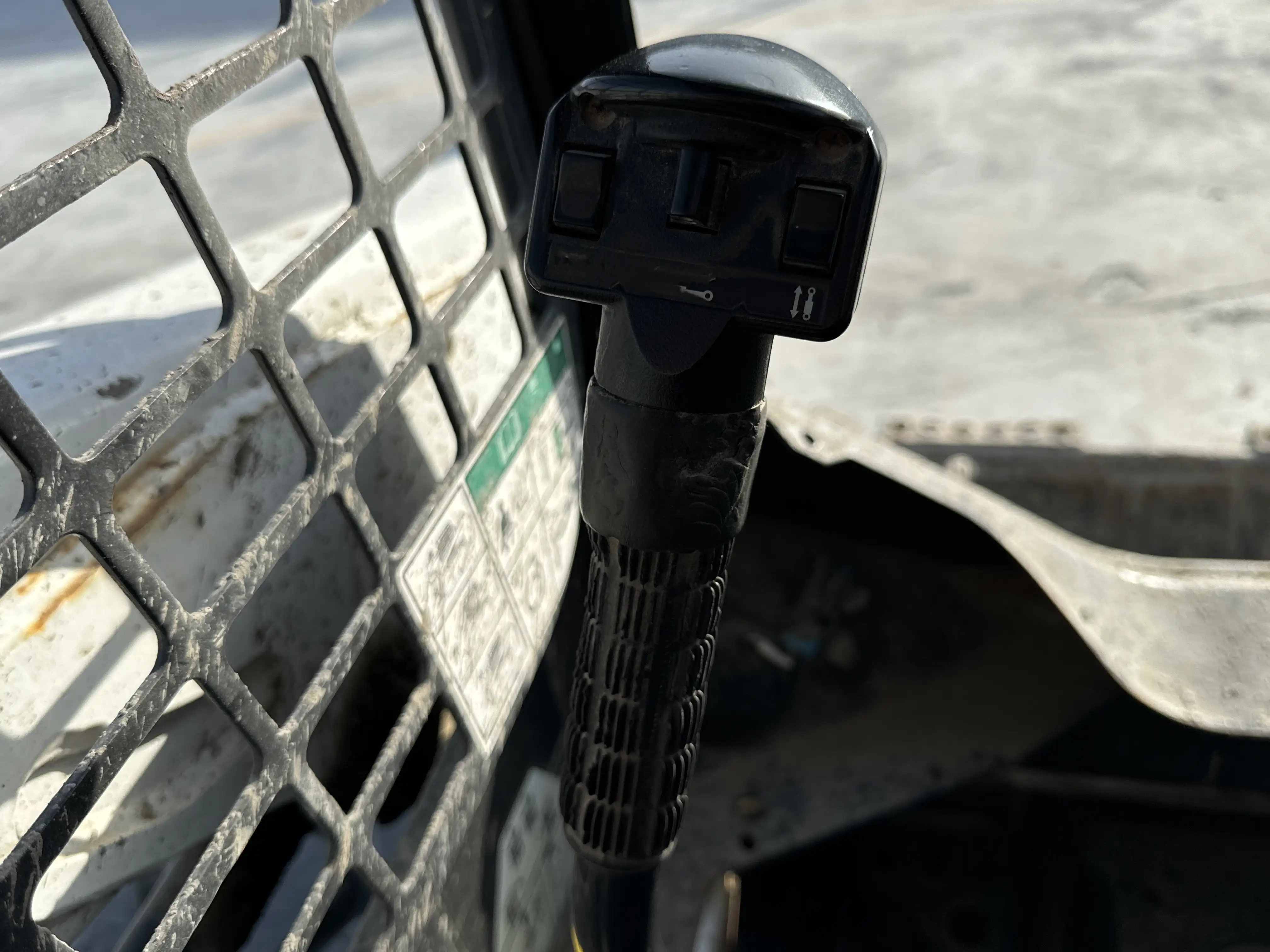 SSL-001-Bobcat-S510-skid-steer-loader-inspection-cabin-joysticks-2