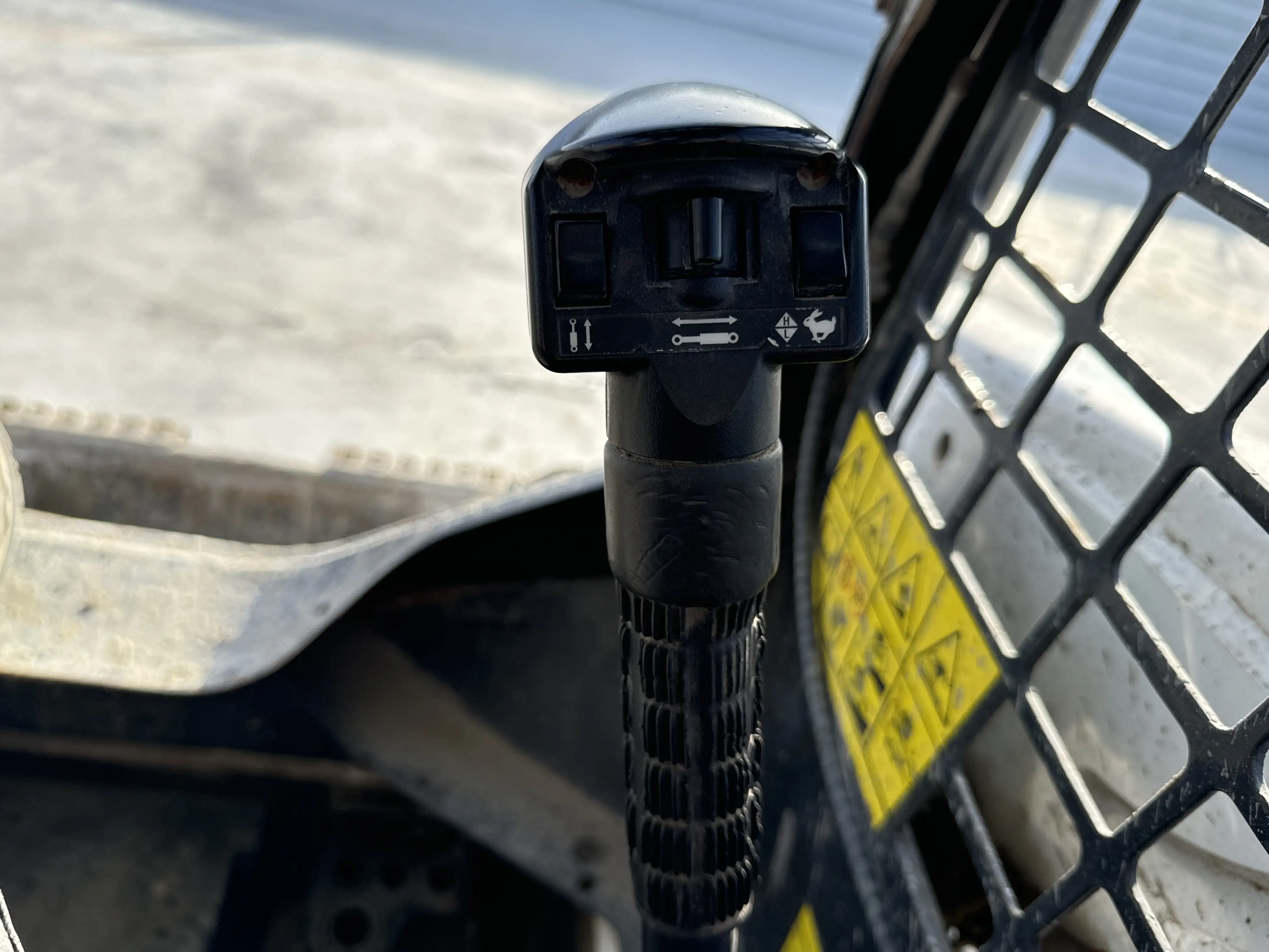 SSL-001-Bobcat-S510-skid-steer-loader-inspection-cabin-joysticks-3