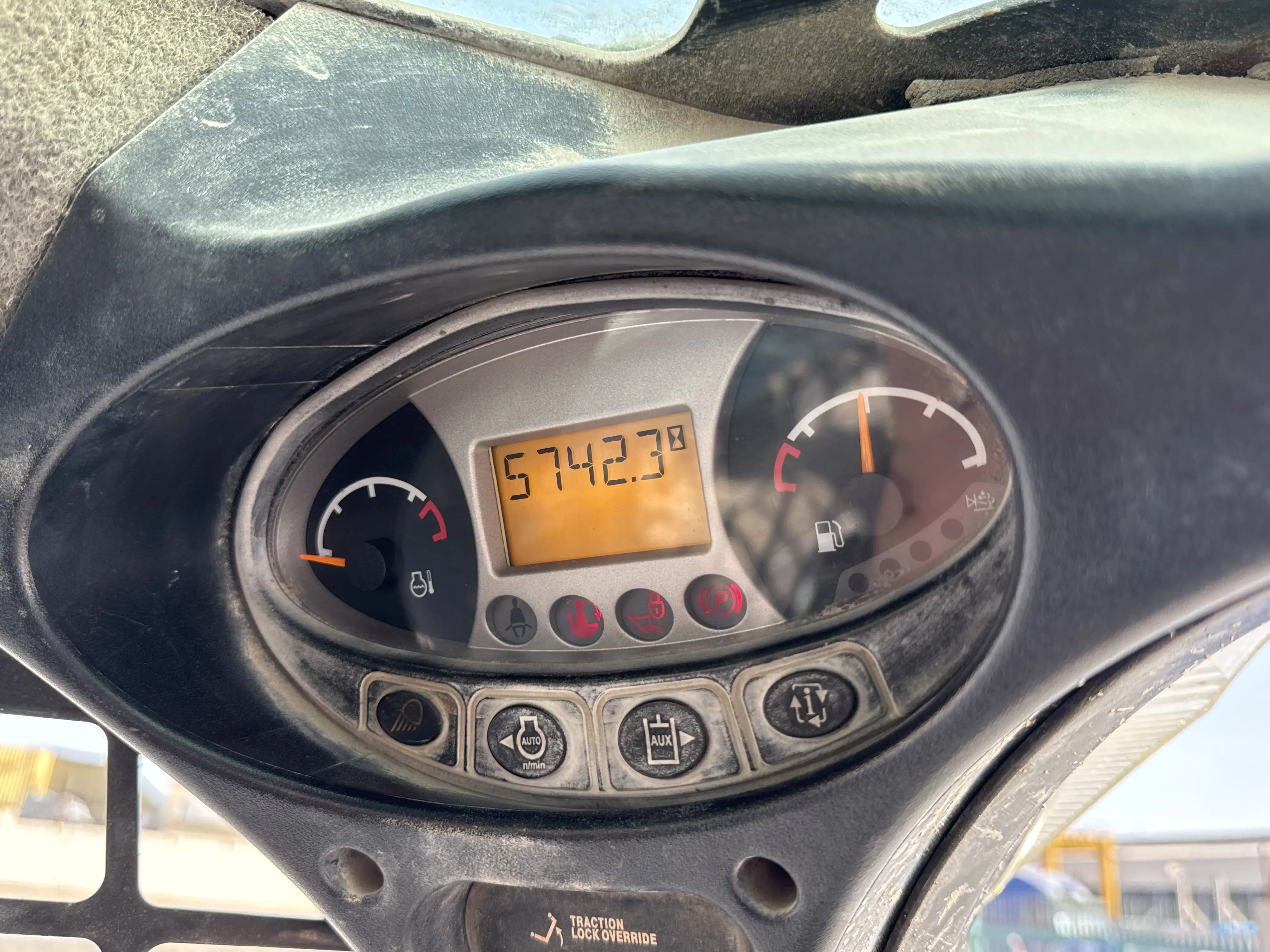 SSL-001-Bobcat-S510-skid-steer-loader-inspection-cabin-instrument-cluster-1