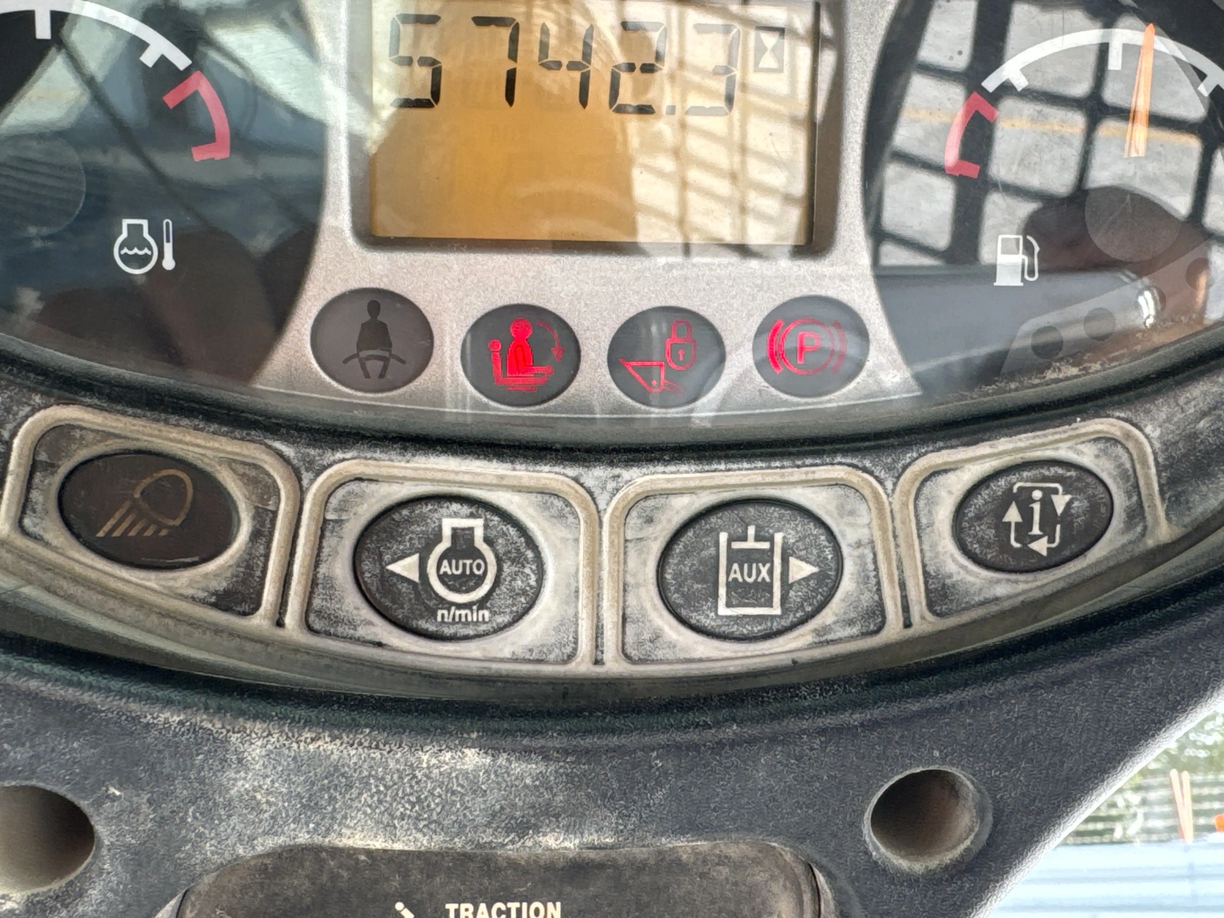 SSL-001-Bobcat-S510-skid-steer-loader-inspection-cabin-instrument-cluster-2
