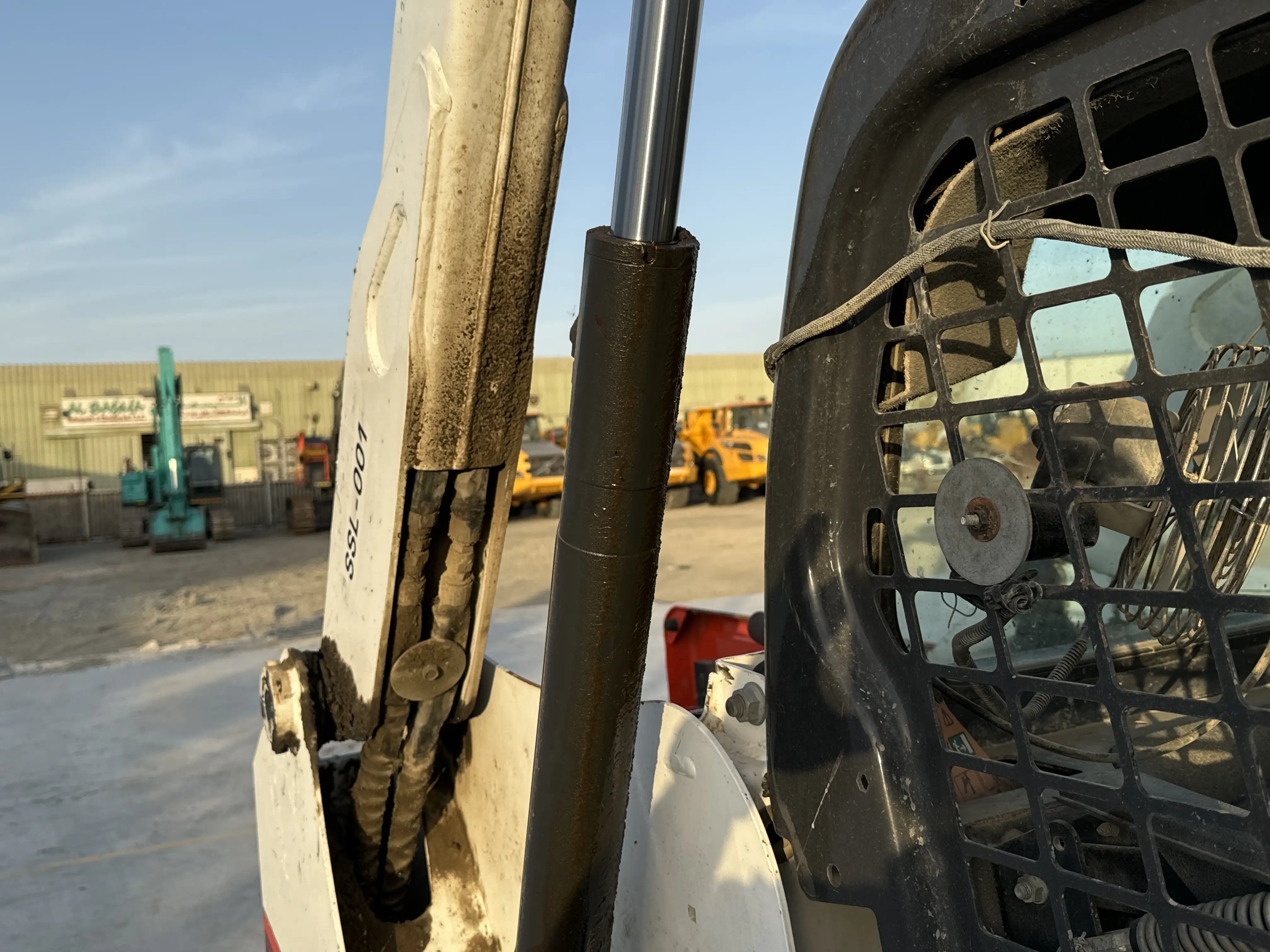 SSL-001-Bobcat-S510-skid-steer-loader-inspection-hydraulics-loader-lift-cylinder-1
