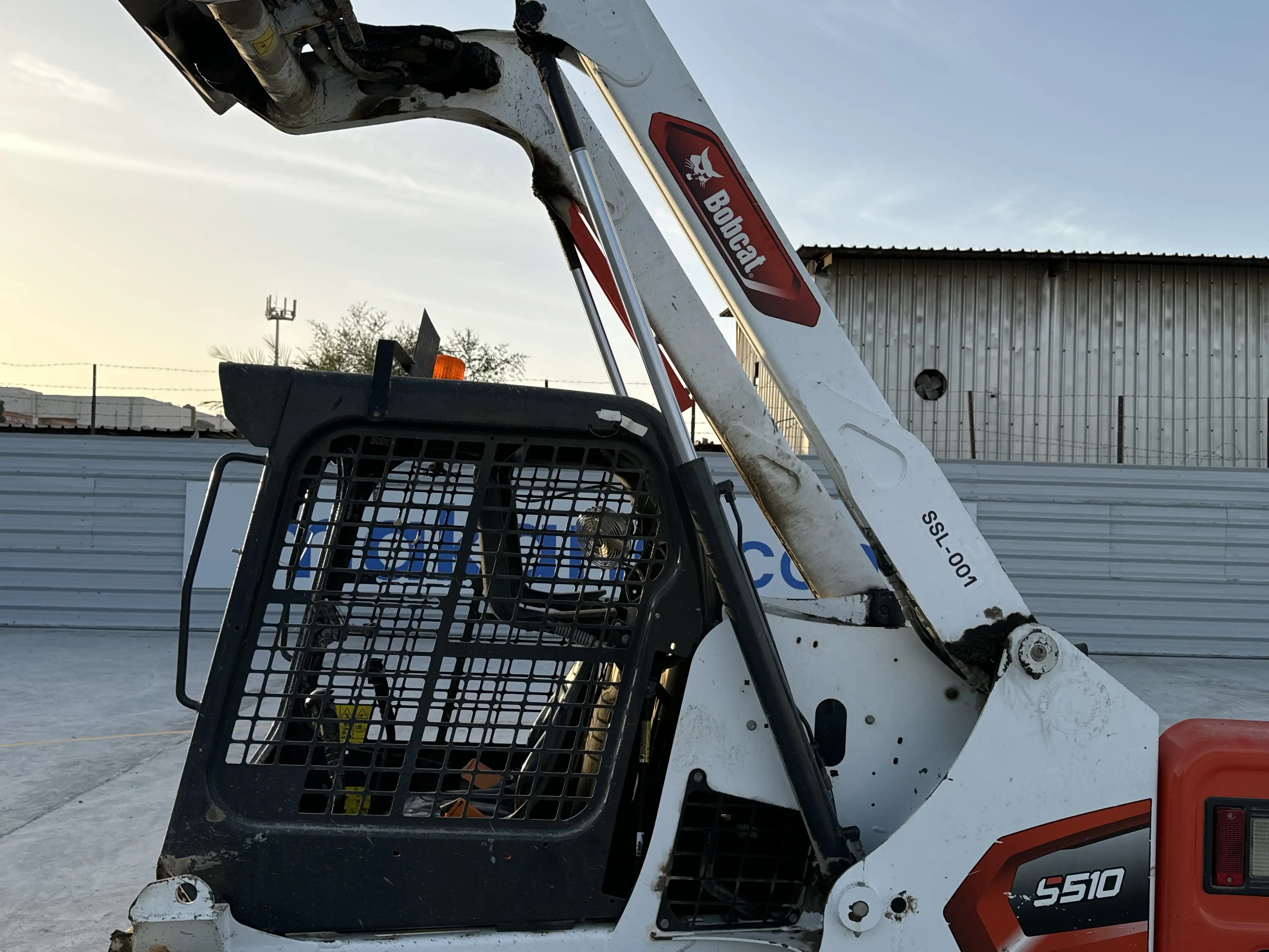 SSL-001-Bobcat-S510-skid-steer-loader-inspection-hydraulics-loader-lift-cylinder-2