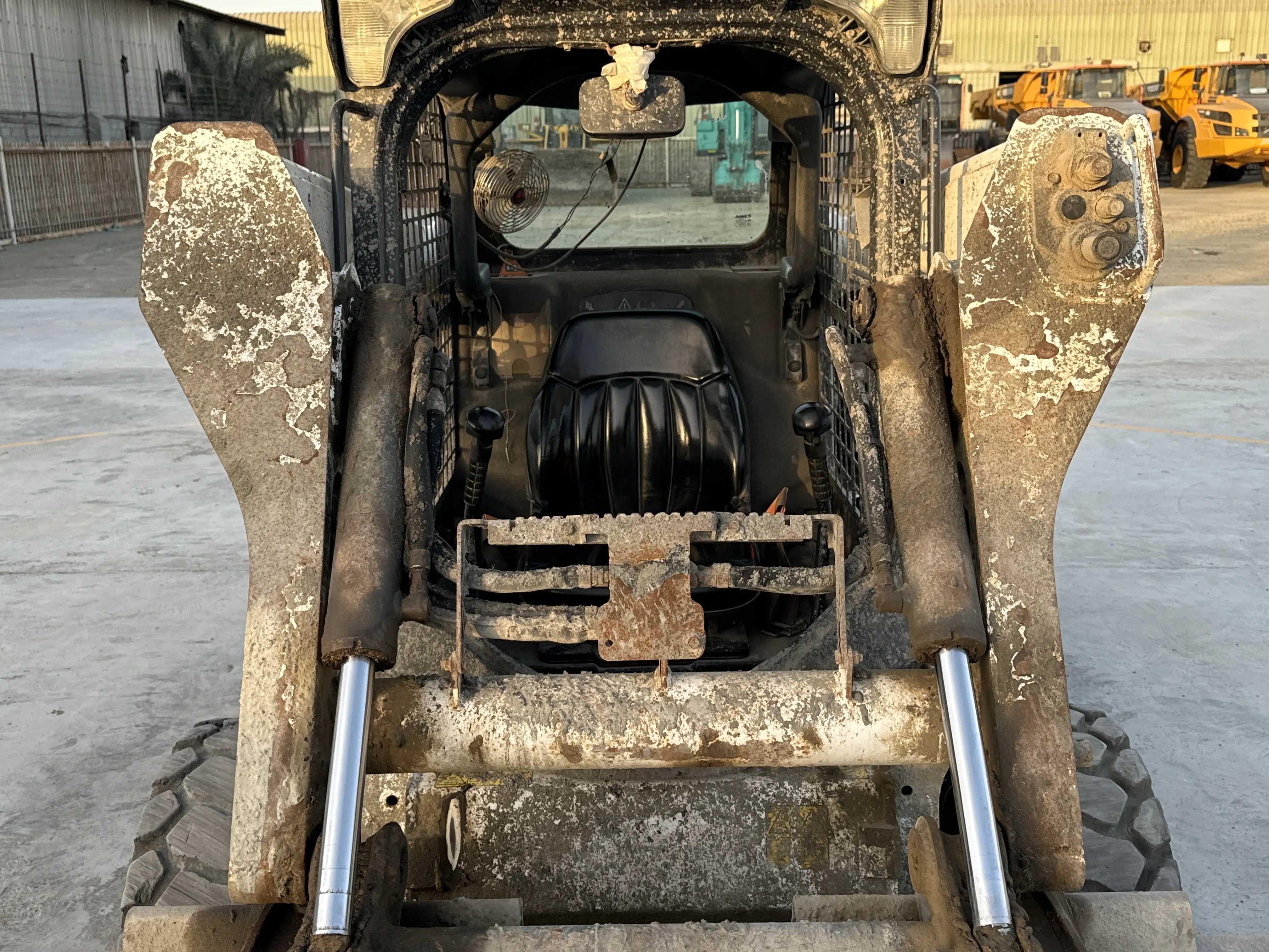 SSL-001-Bobcat-S510-skid-steer-loader-inspection-hydraulics-lift-arm-1