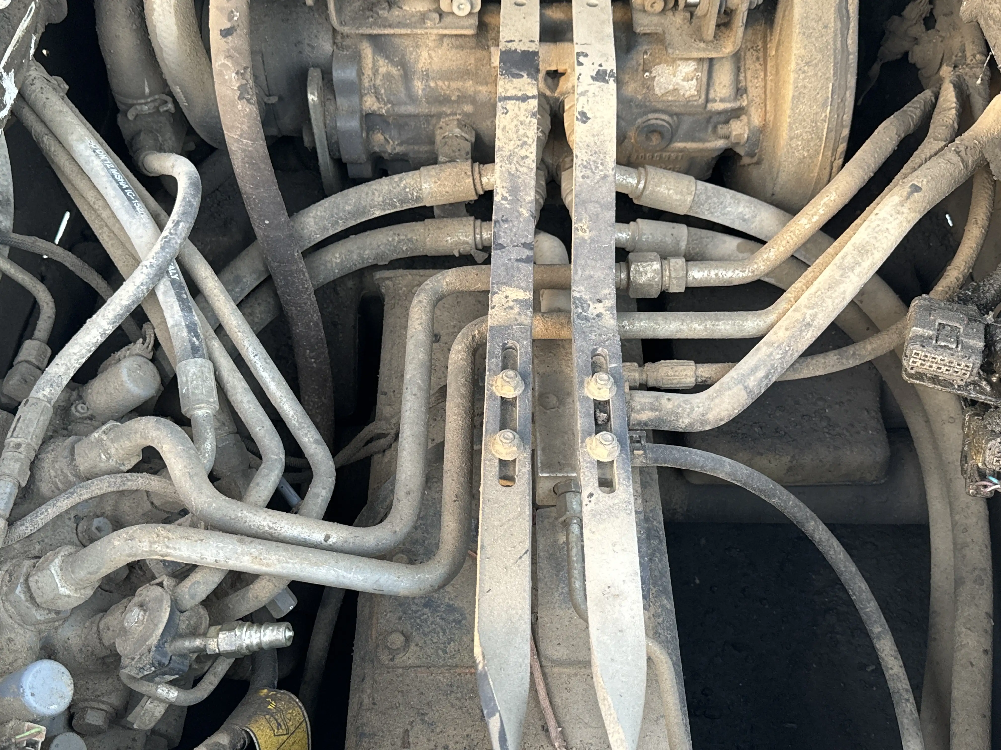 SSL-001-Bobcat-S510-skid-steer-loader-inspection-hydraulics-hydraulic-hoses-and-lines-1