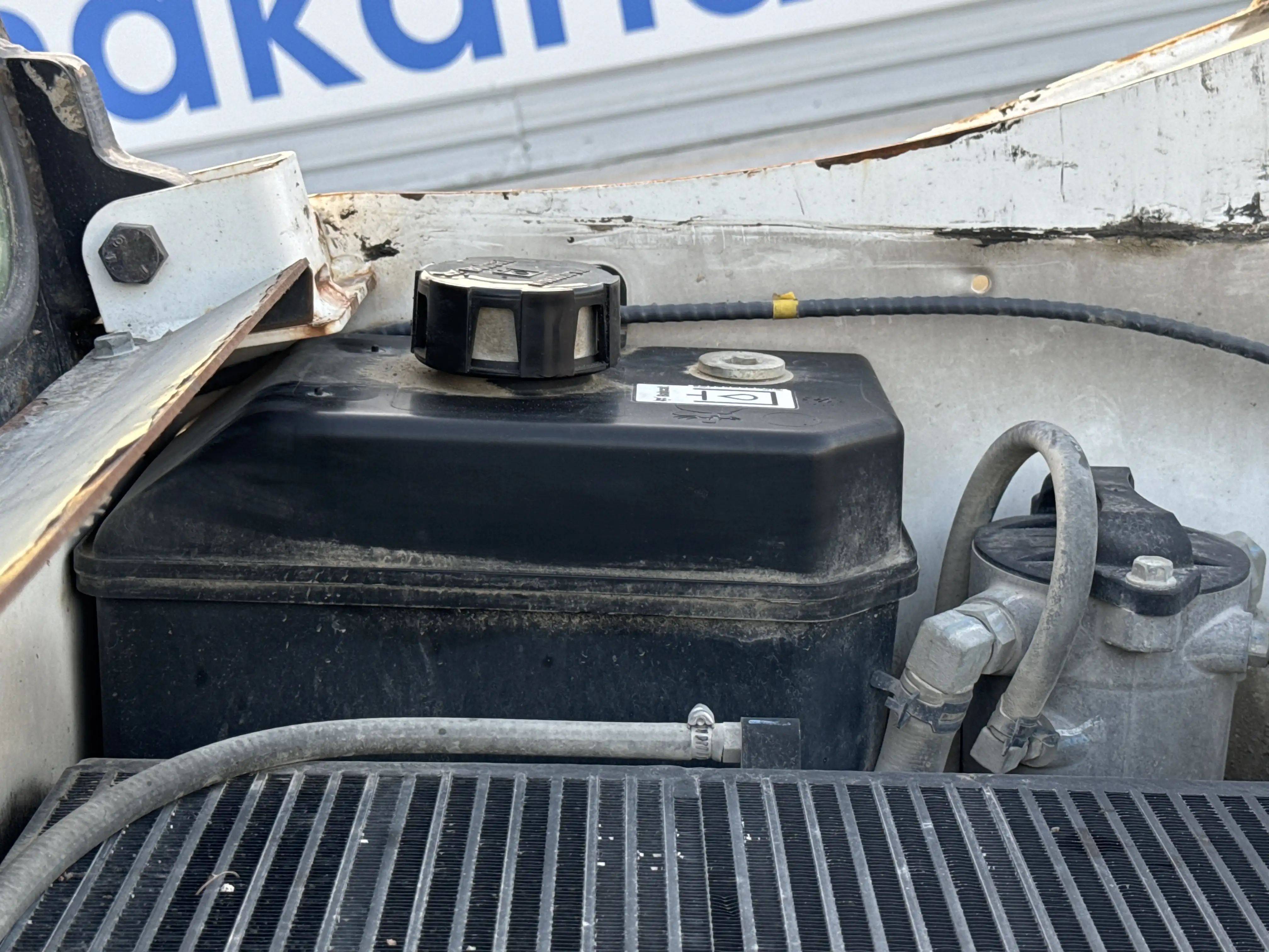 SSL-001-Bobcat-S510-skid-steer-loader-inspection-hydraulics-hydraulic-tank-1