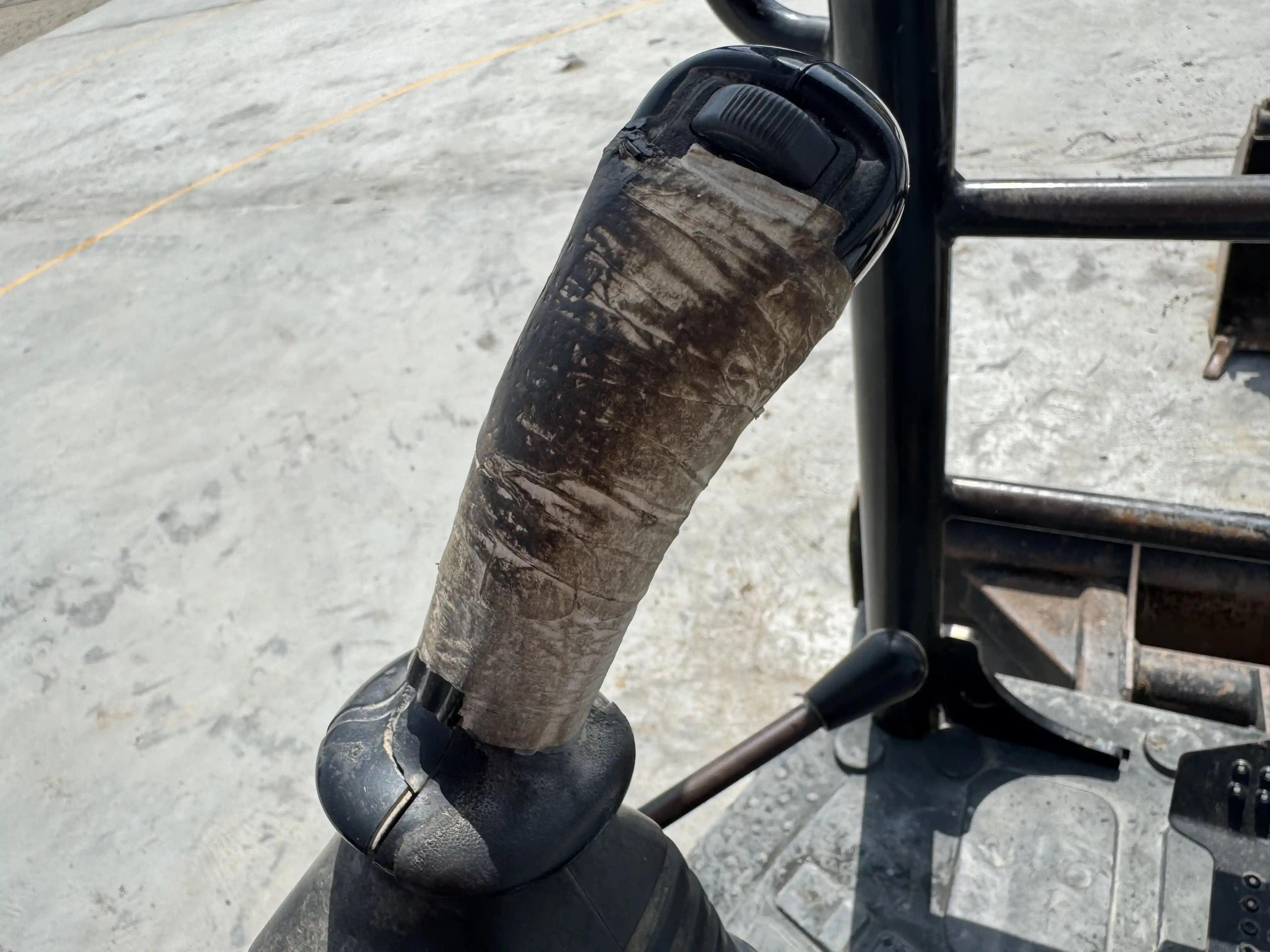 MNX-001-Cat-303E-mini-excavator-inspection-cabin-joysticks-2