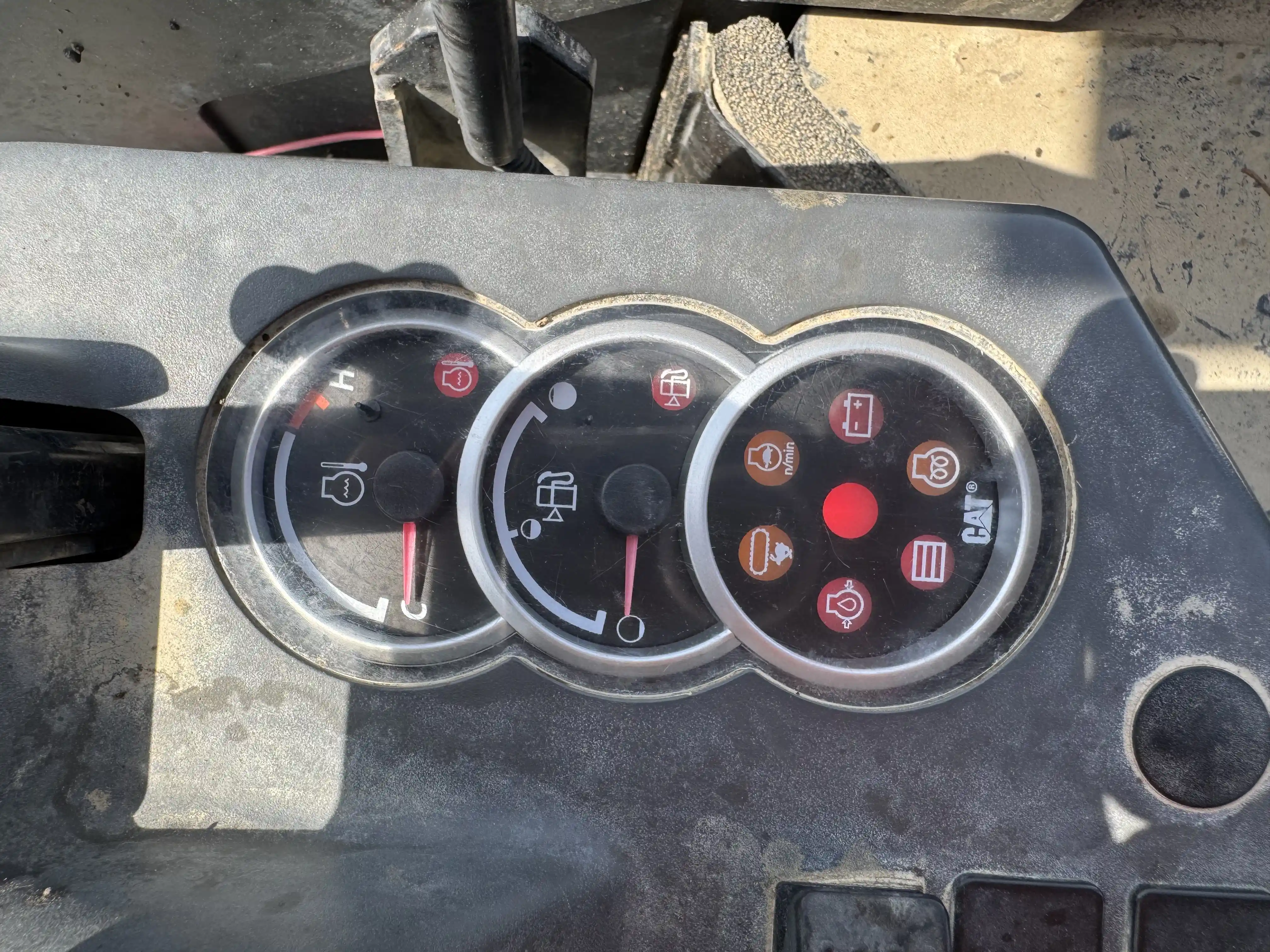 MNX-001-Cat-303E-mini-excavator-inspection-cabin-instrument-cluster-2