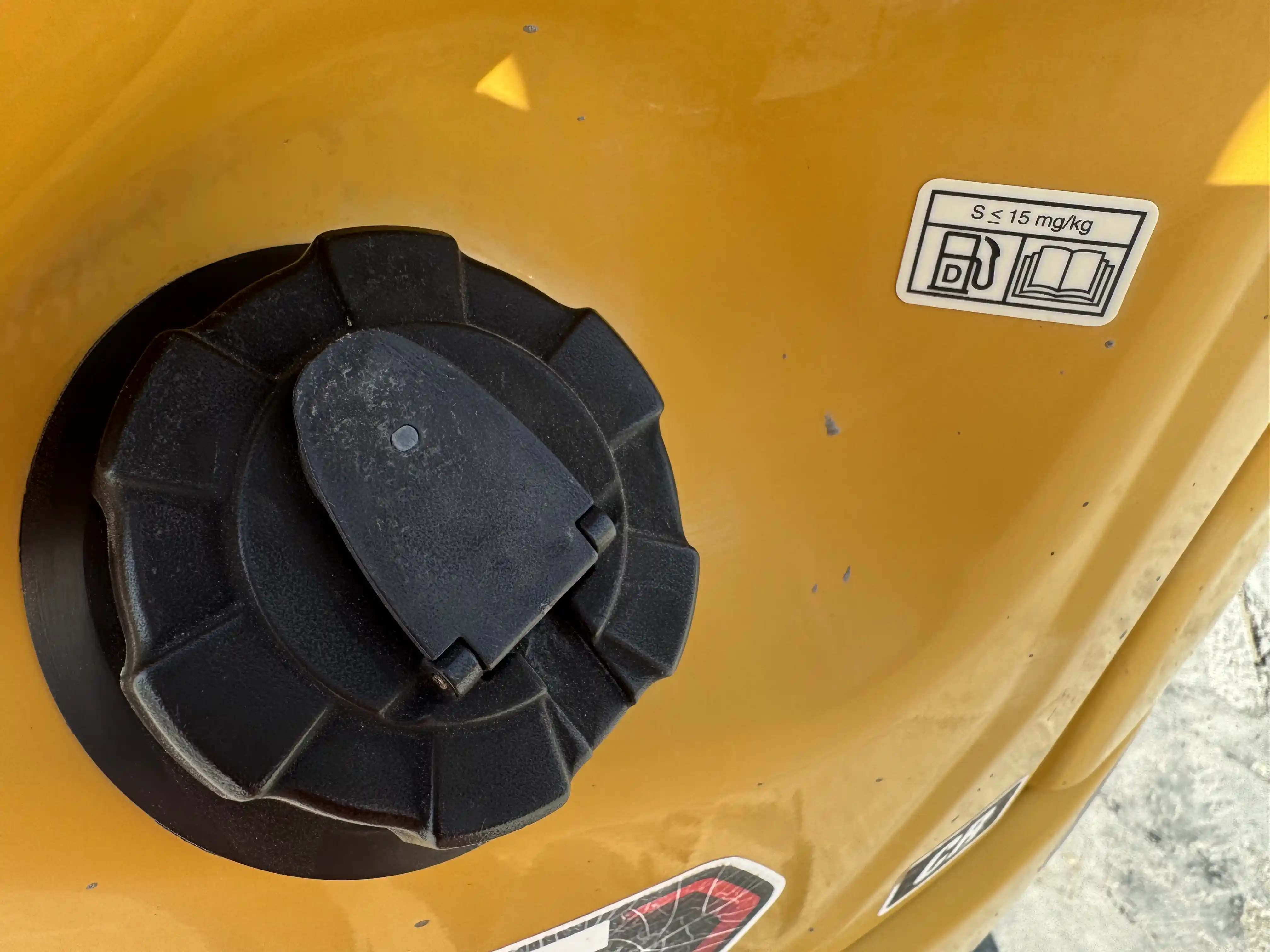 MNX-001-Cat-303E-mini-excavator-inspection-engine-fuel-tank