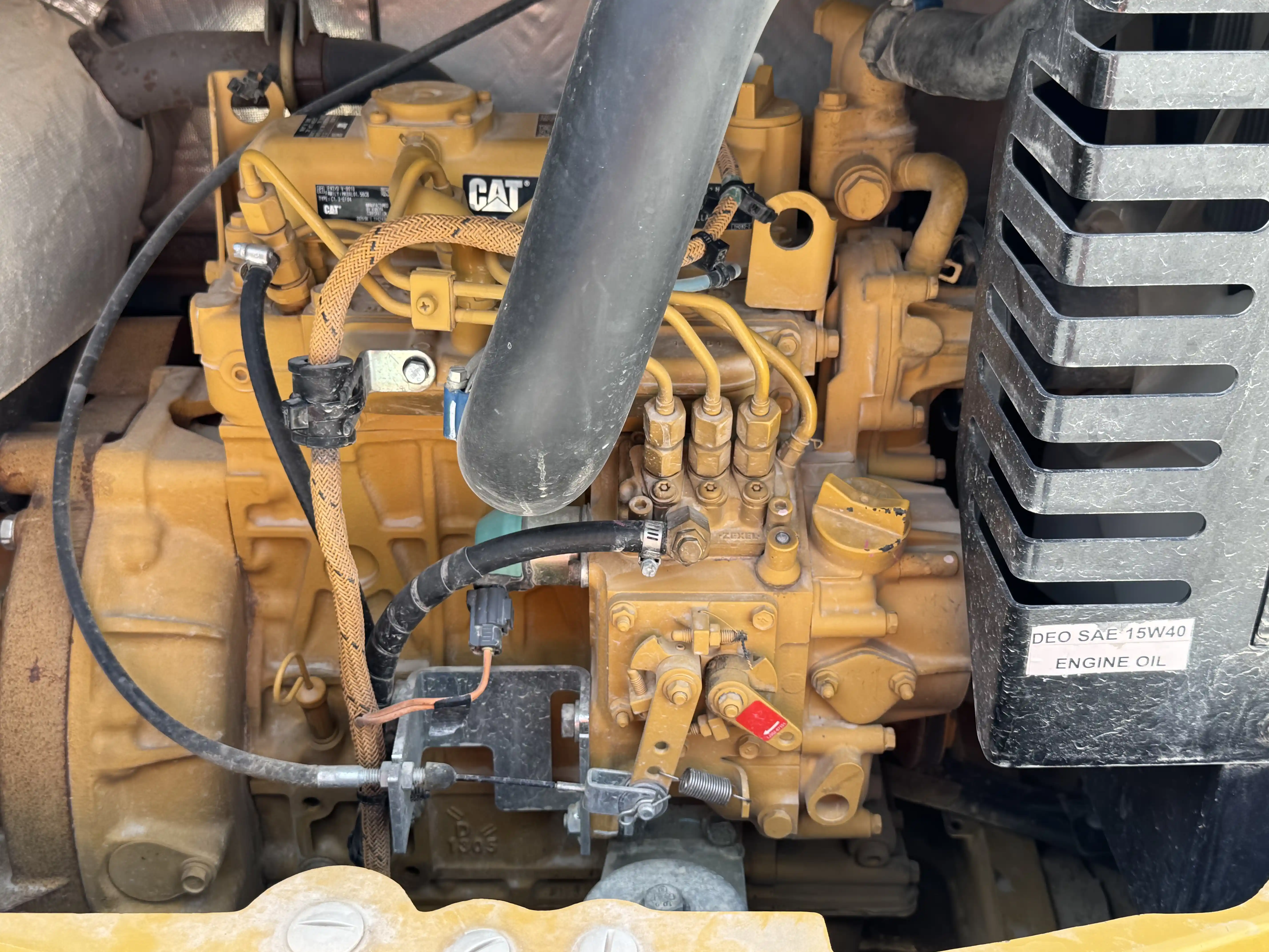 MNX-001-Cat-303E-mini-excavator-inspection-engine-engine-oil-leaks-1