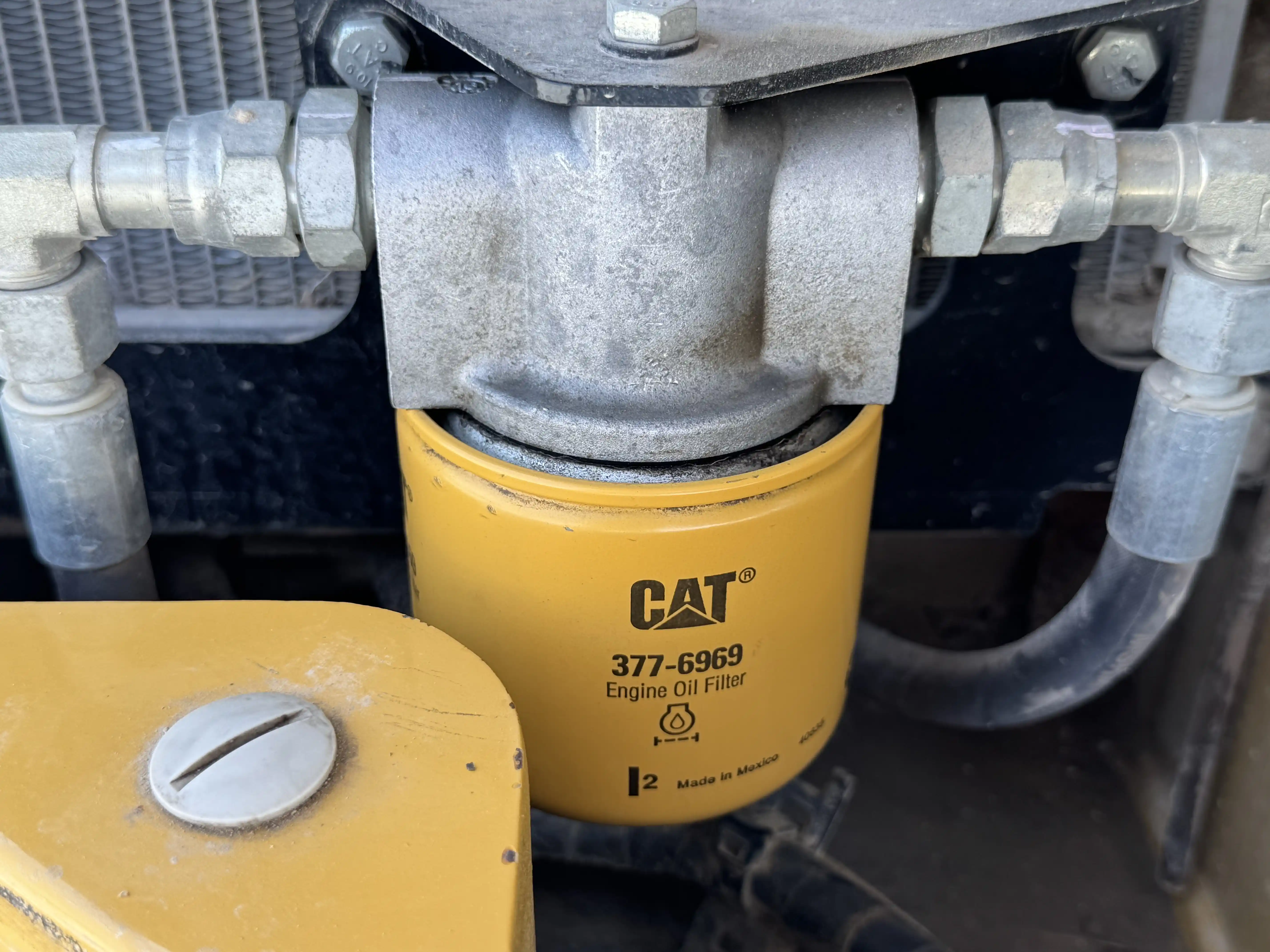 MNX-001-Cat-303E-mini-excavator-inspection-engine-engine-oil-leaks-3