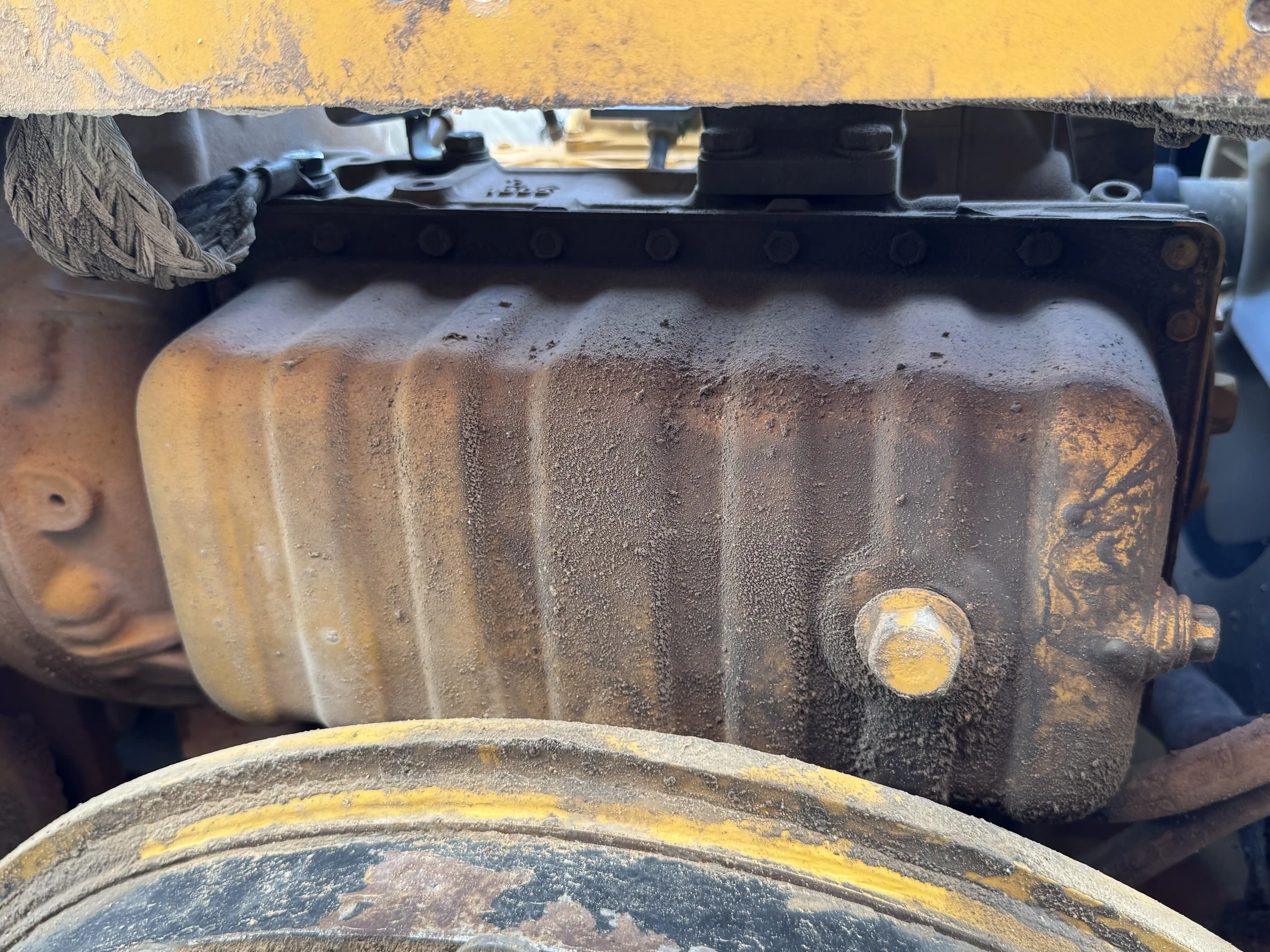 MNX-001-Cat-303E-mini-excavator-inspection-engine-engine-oil-leaks-4