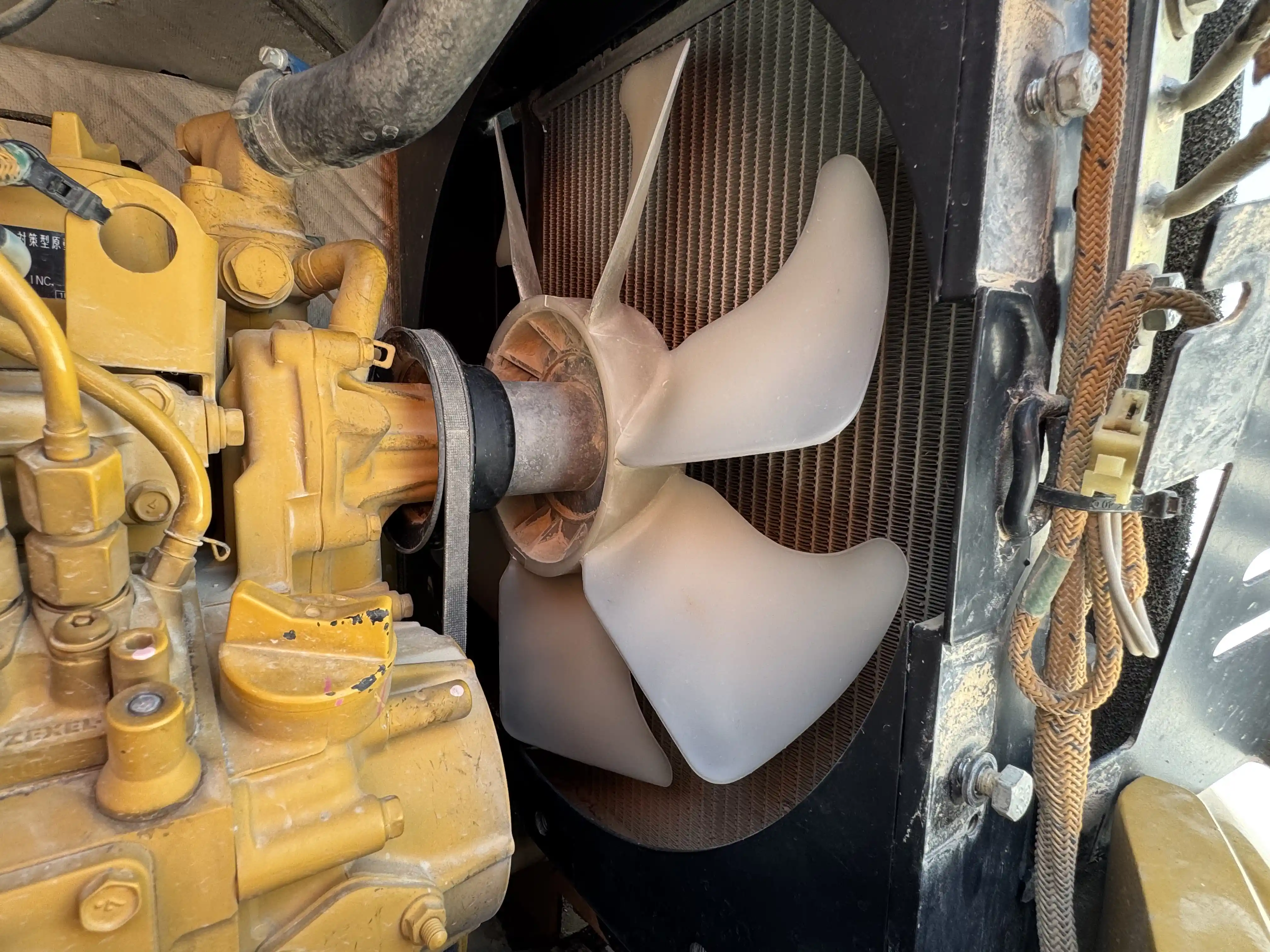 MNX-001-Cat-303E-mini-excavator-inspection-engine-cooling-fan-and-fan-guard-2
