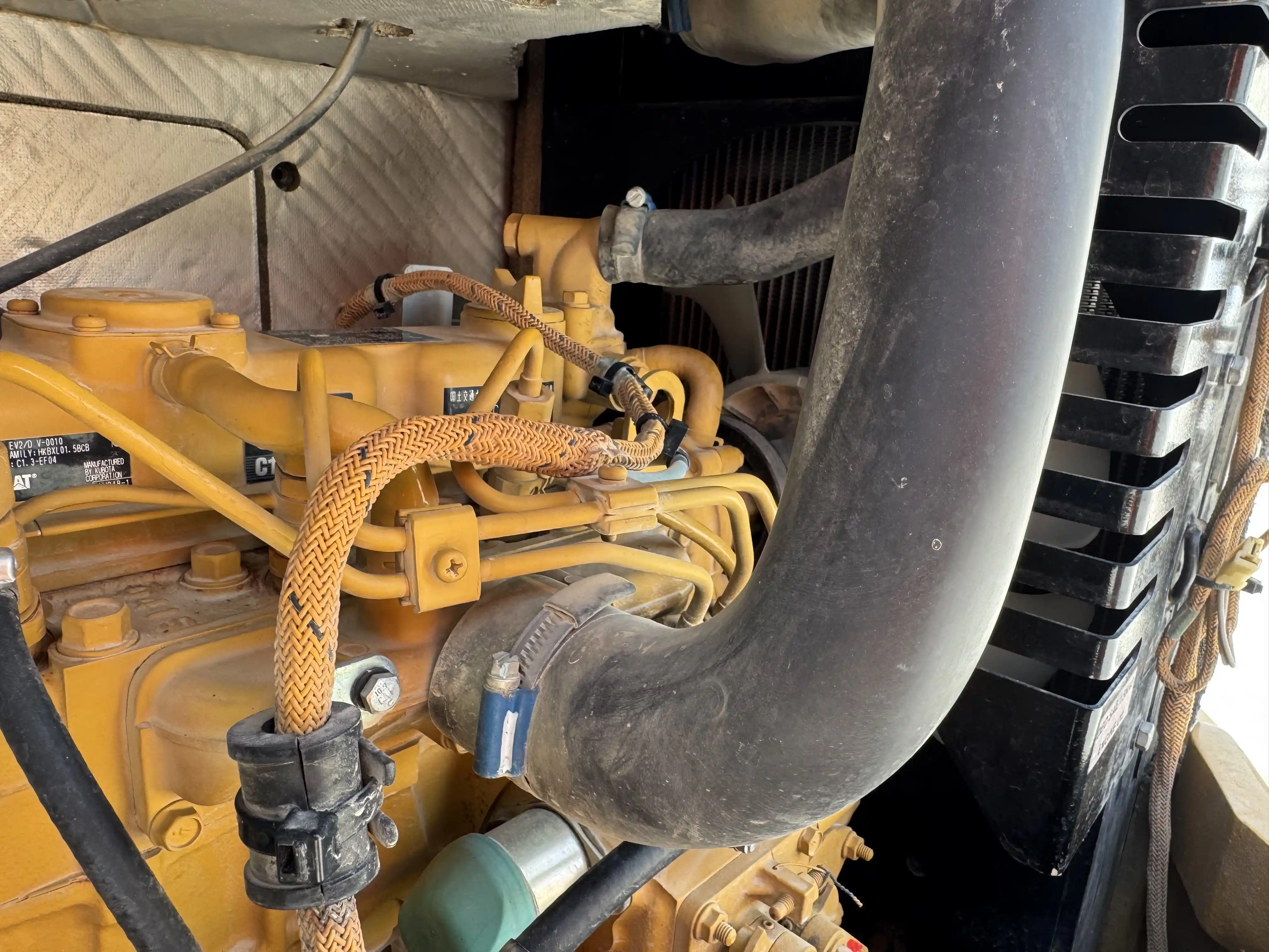 MNX-001-Cat-303E-mini-excavator-inspection-engine-hoses-1