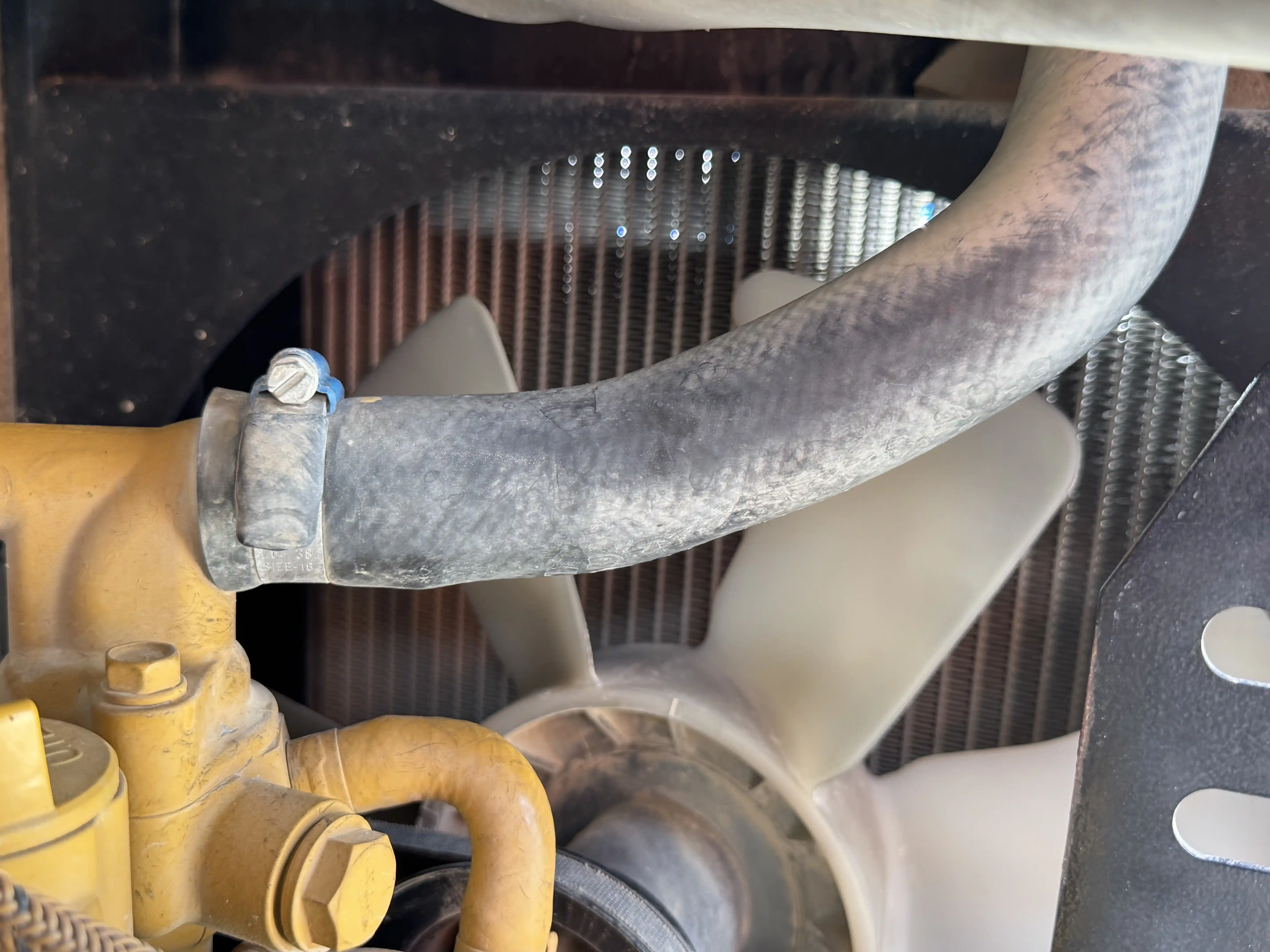 MNX-001-Cat-303E-mini-excavator-inspection-engine-hoses-4