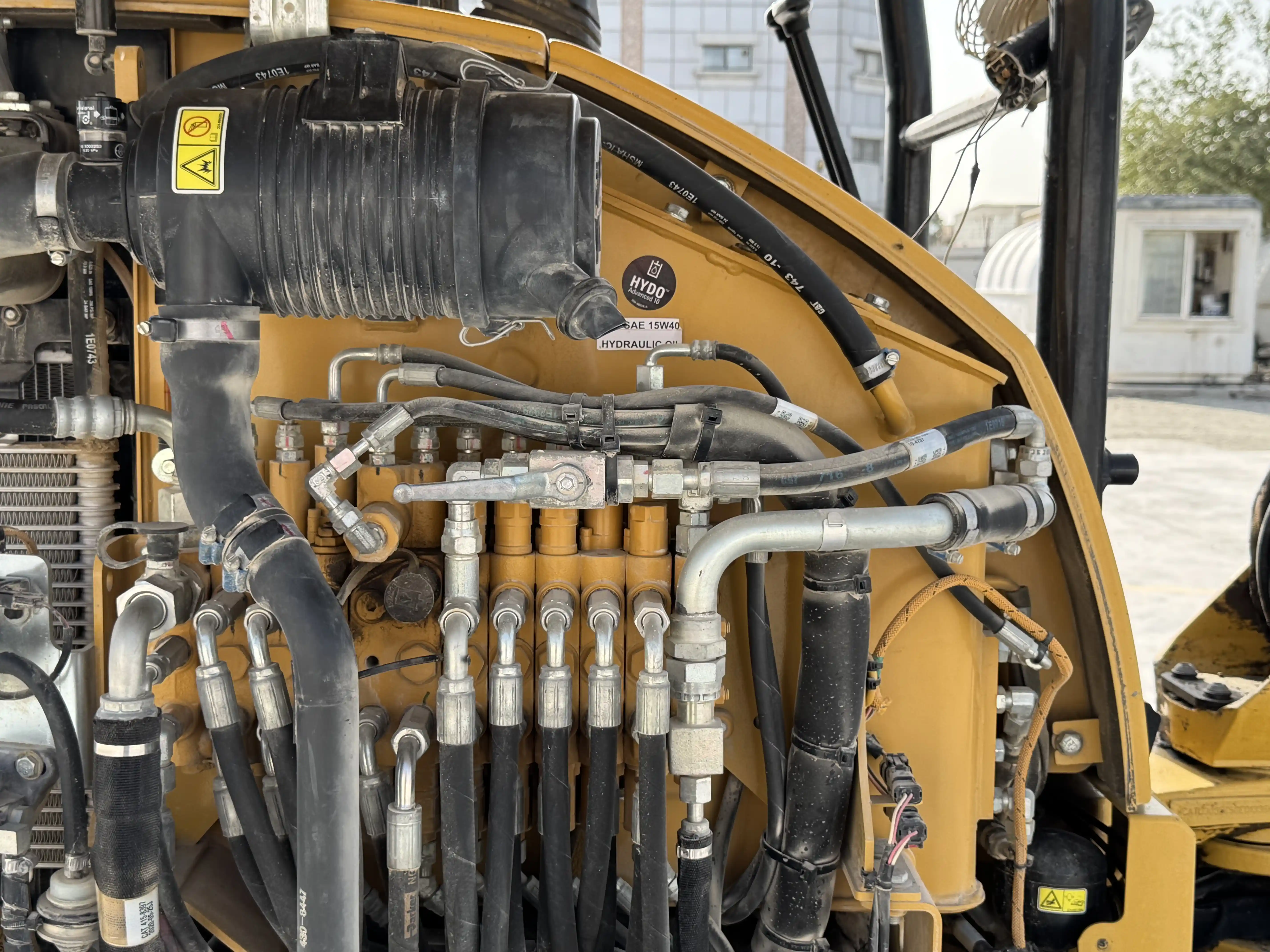 MNX-001-Cat-303E-mini-excavator-inspection-hydraulics-hydraulic-tank-2