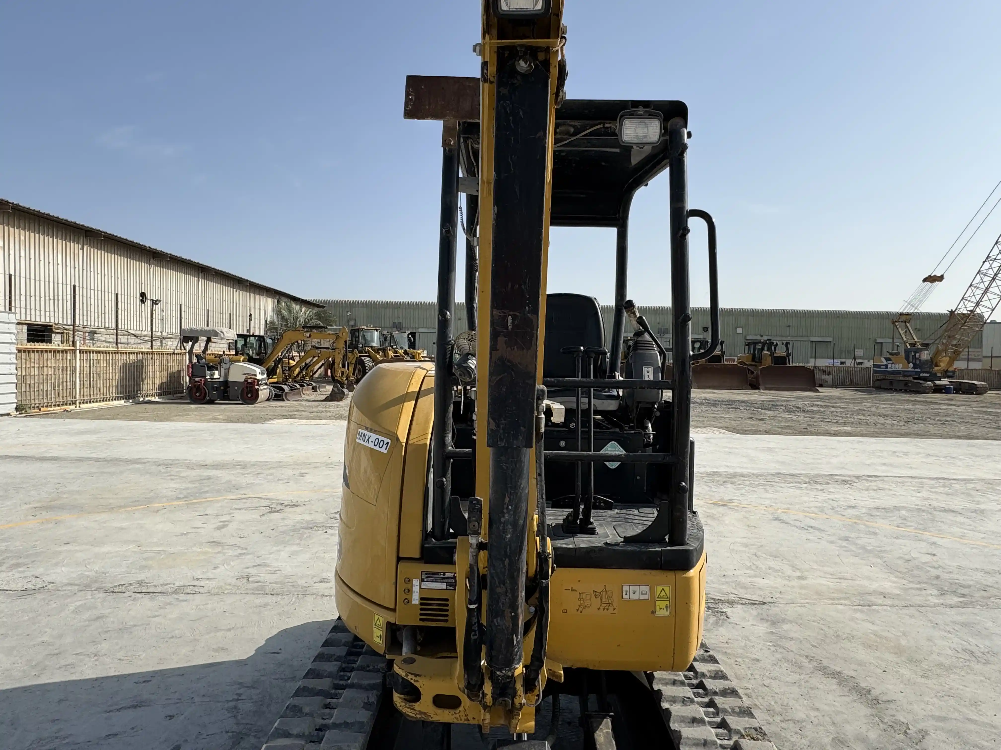 MNX-001-Cat-303E-mini-excavator-inspection-hydraulics-boom-lift-cylinder-1