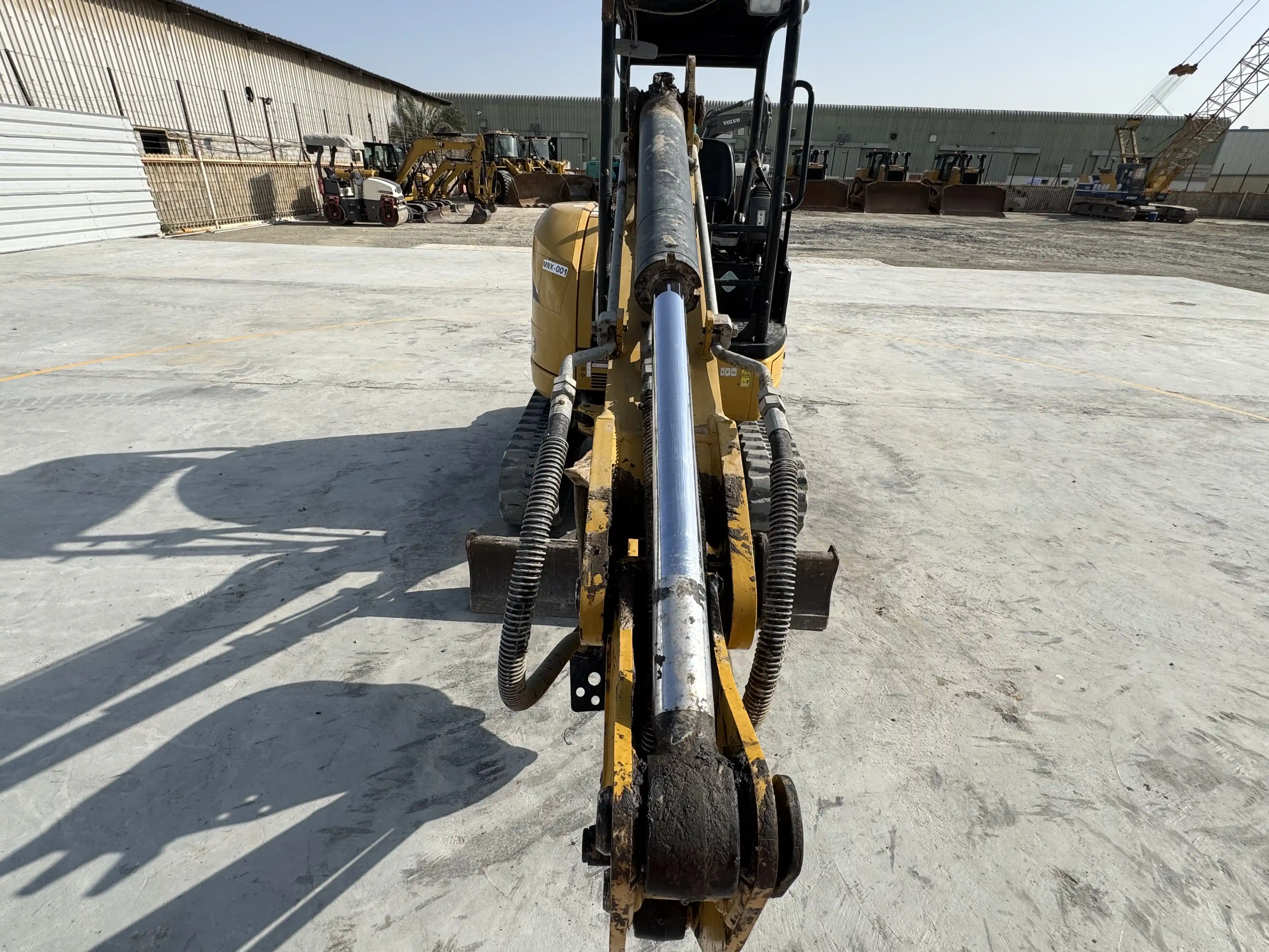 MNX-001-Cat-303E-mini-excavator-inspection-hydraulics-stick-cylinder-5