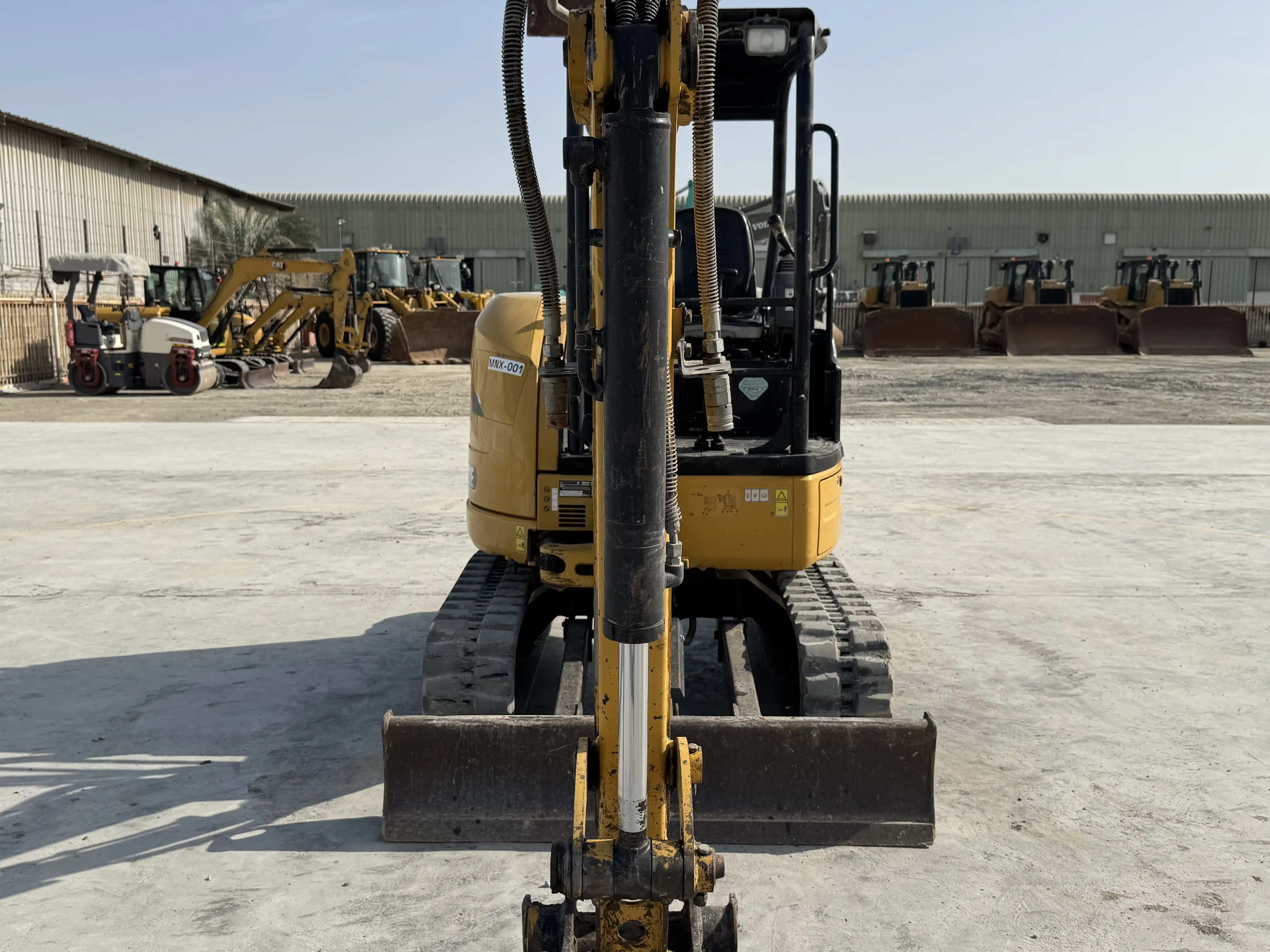 MNX-001-Cat-303E-mini-excavator-inspection-hydraulics-bucket-cylinder-1