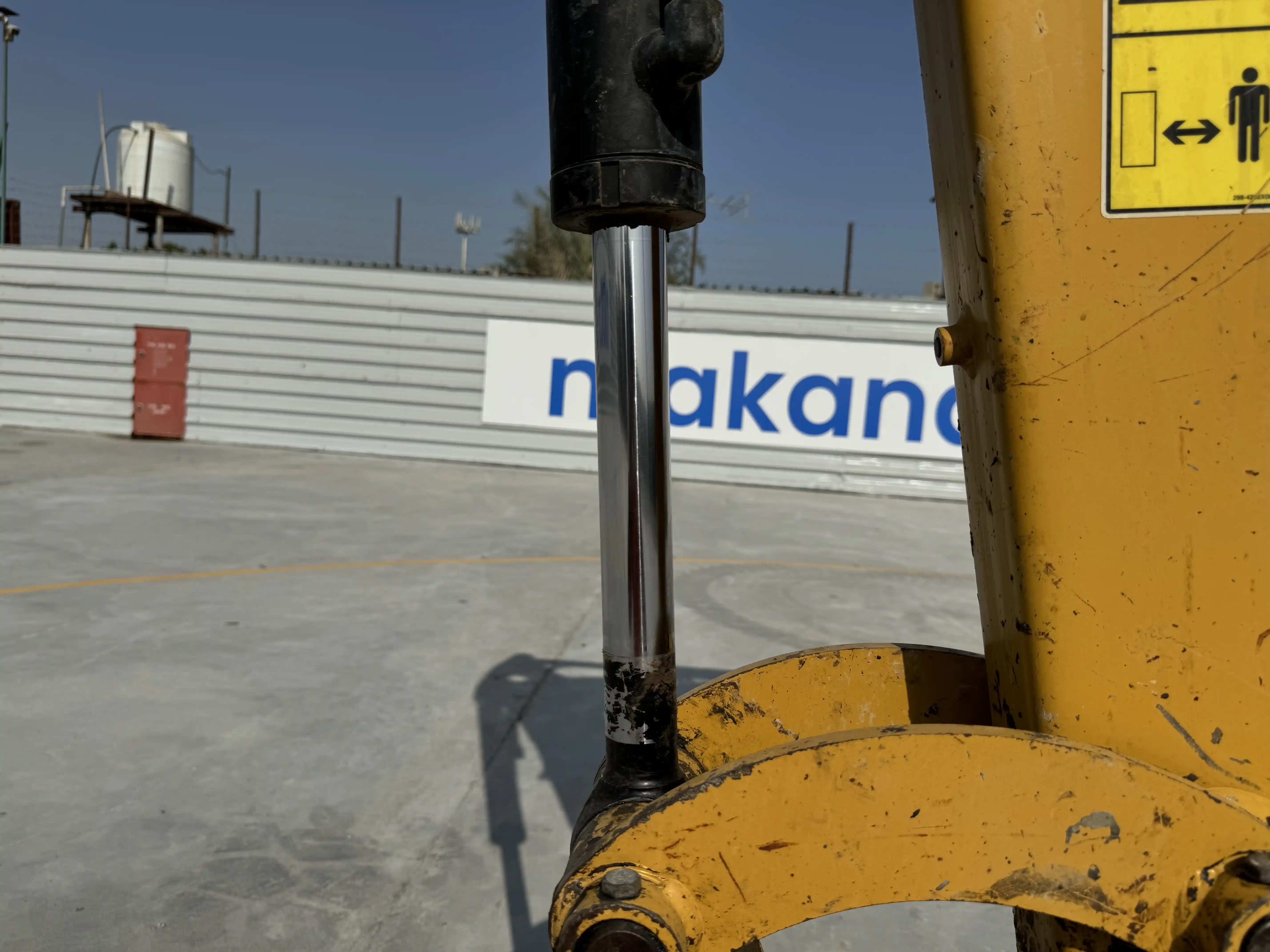 MNX-001-Cat-303E-mini-excavator-inspection-hydraulics-bucket-cylinder-2