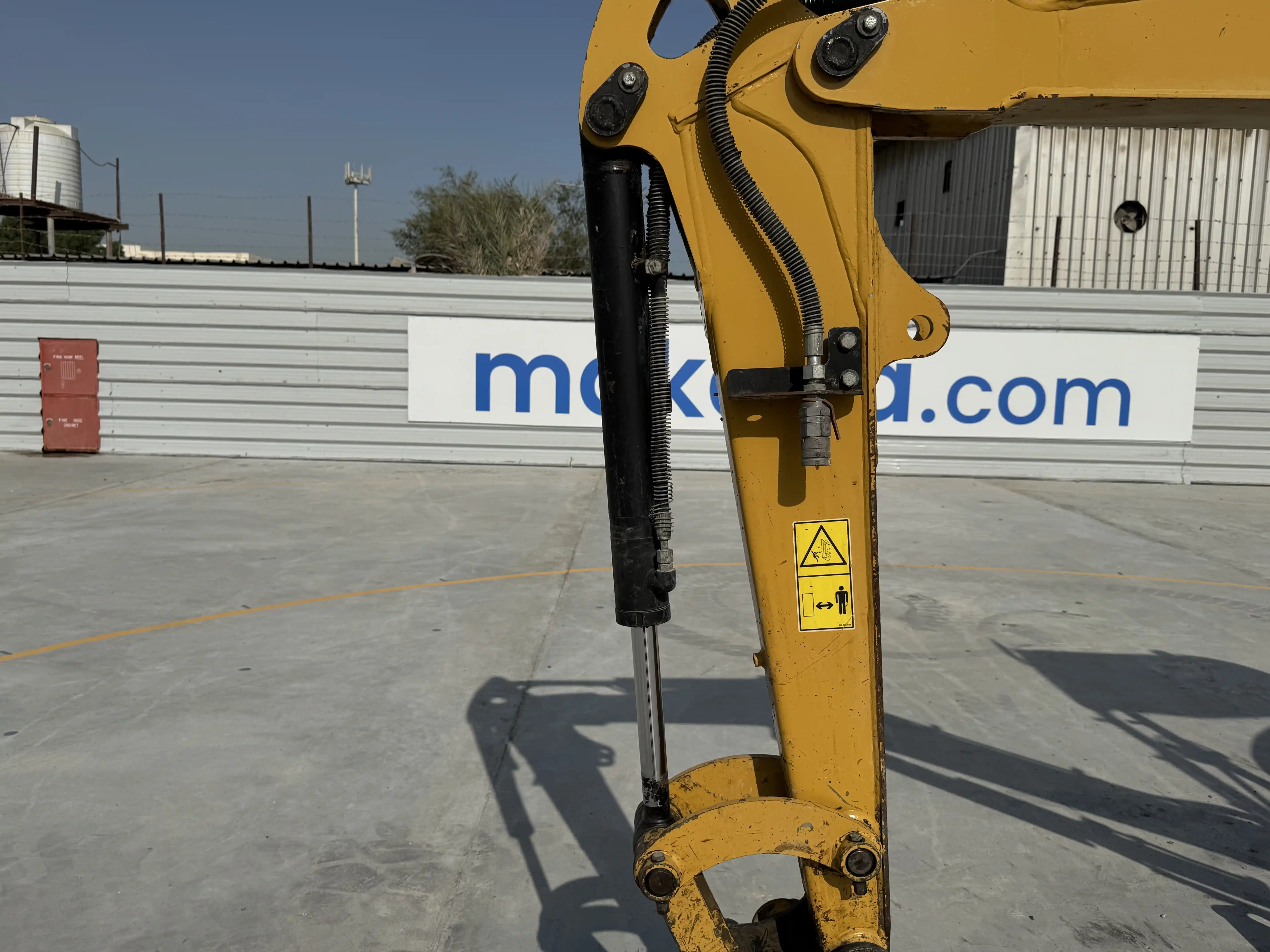 MNX-001-Cat-303E-mini-excavator-inspection-hydraulics-bucket-cylinder-3