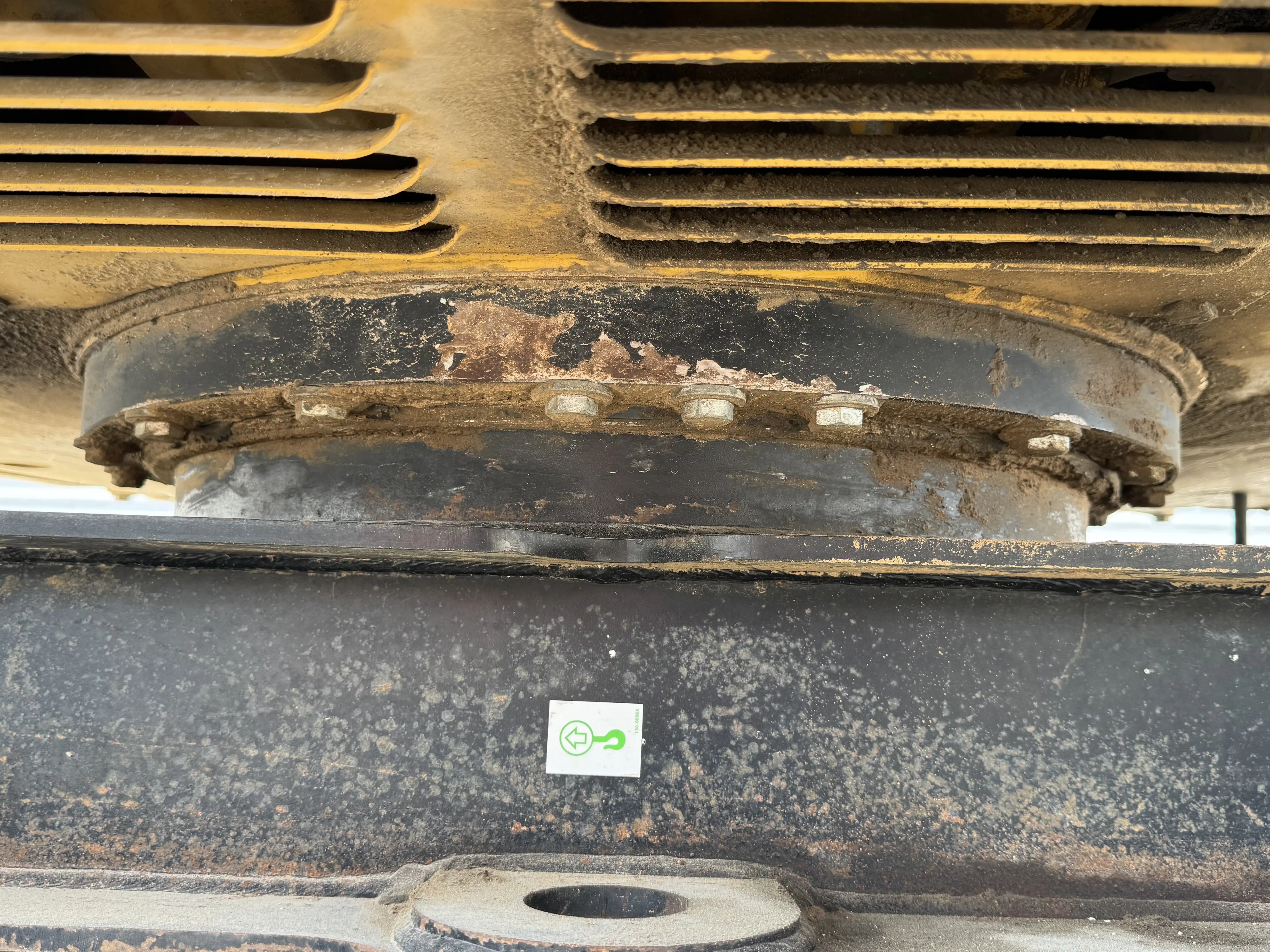 MNX-001-Cat-303E-mini-excavator-inspection-hydraulics-turntable-slewing-assembly