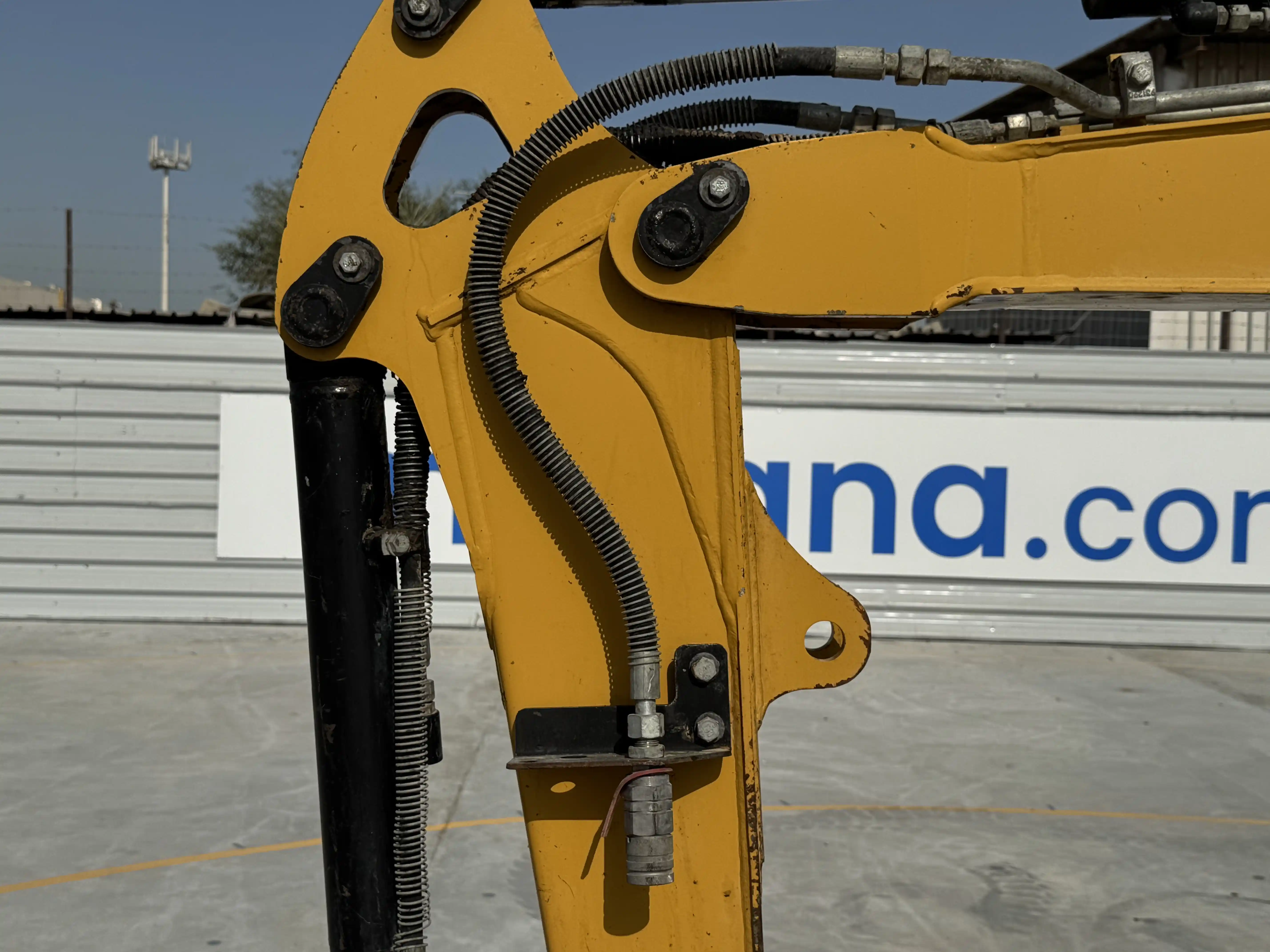 MNX-001-Cat-303E-mini-excavator-inspection-hydraulics-attachment-piping-2