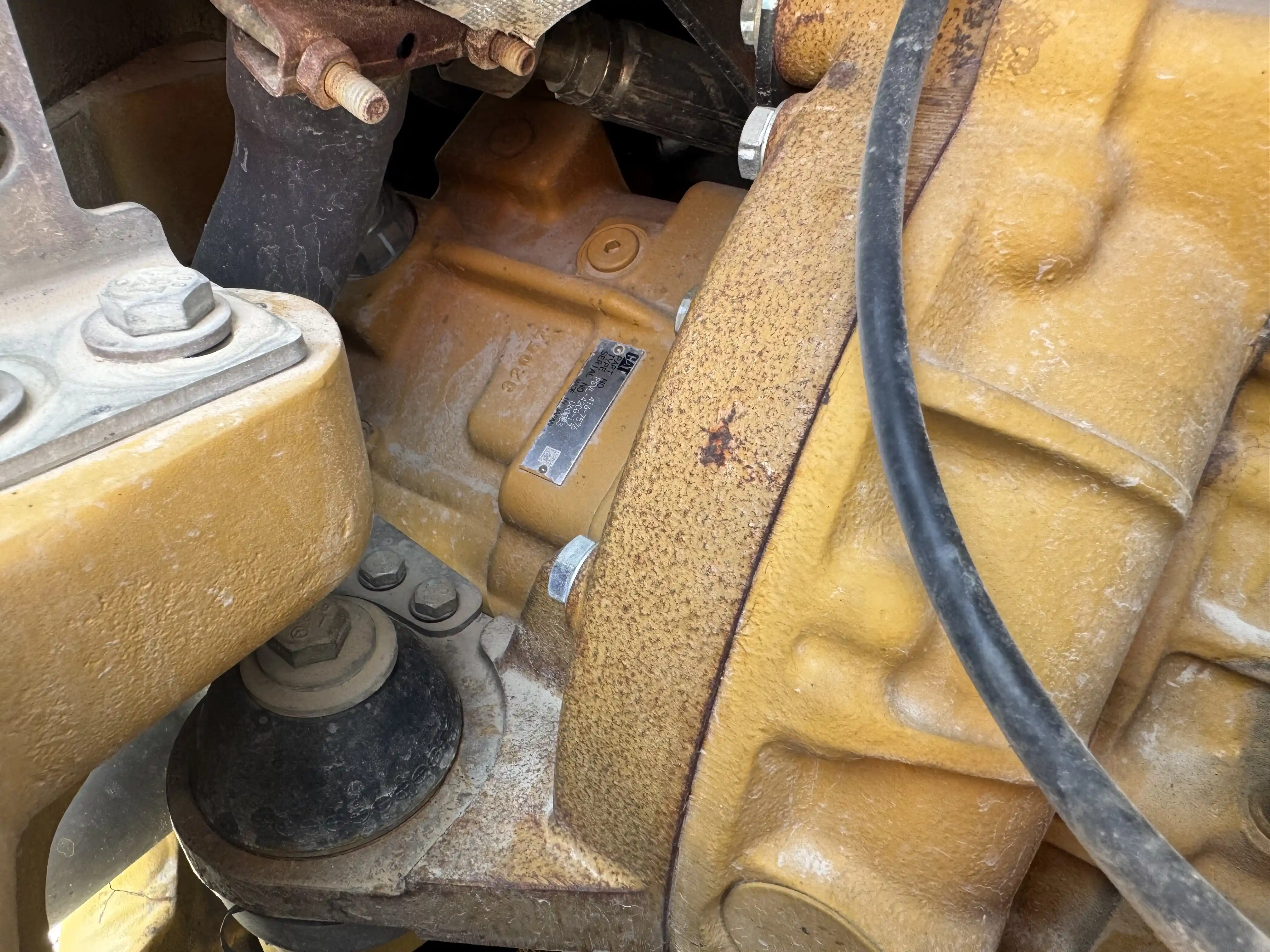 MNX-001-Cat-303E-mini-excavator-inspection-hydraulics-hydraulic-pump-1