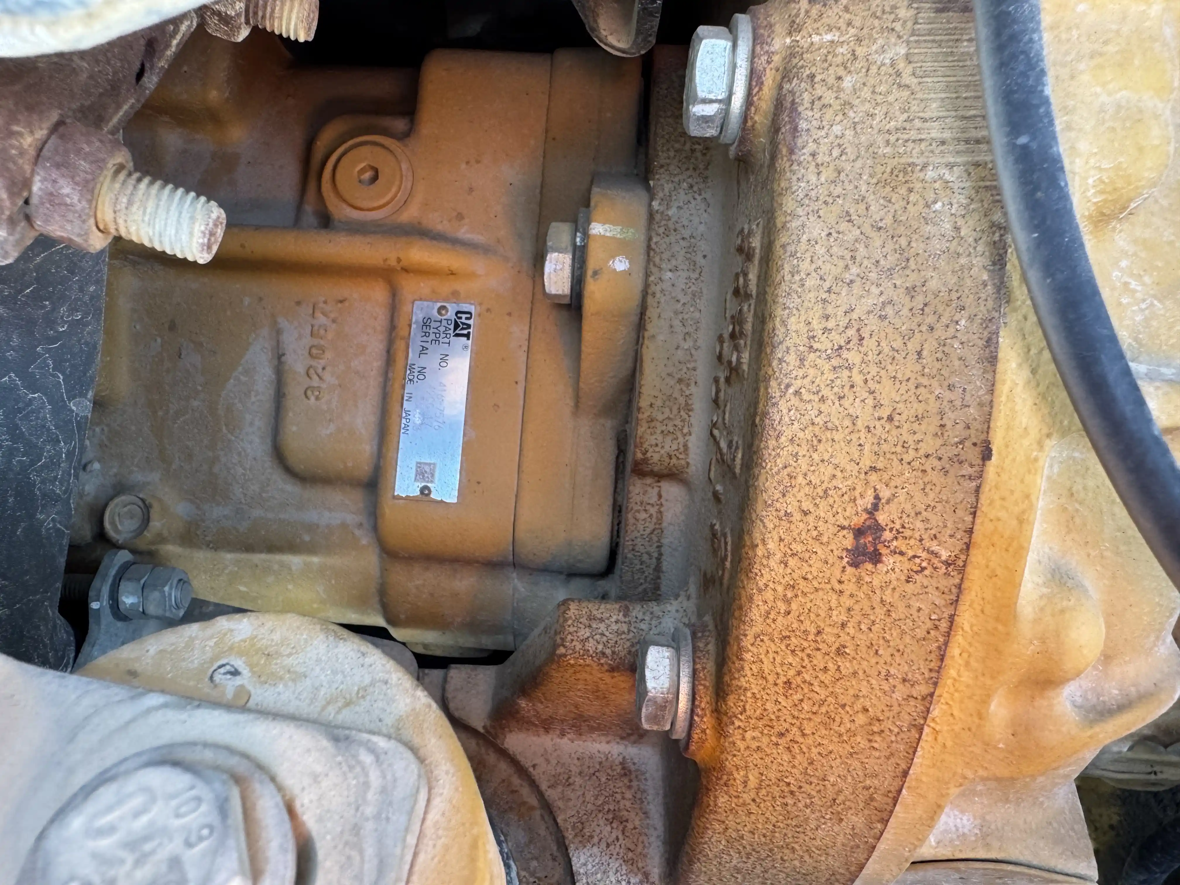 MNX-001-Cat-303E-mini-excavator-inspection-hydraulics-hydraulic-pump-2