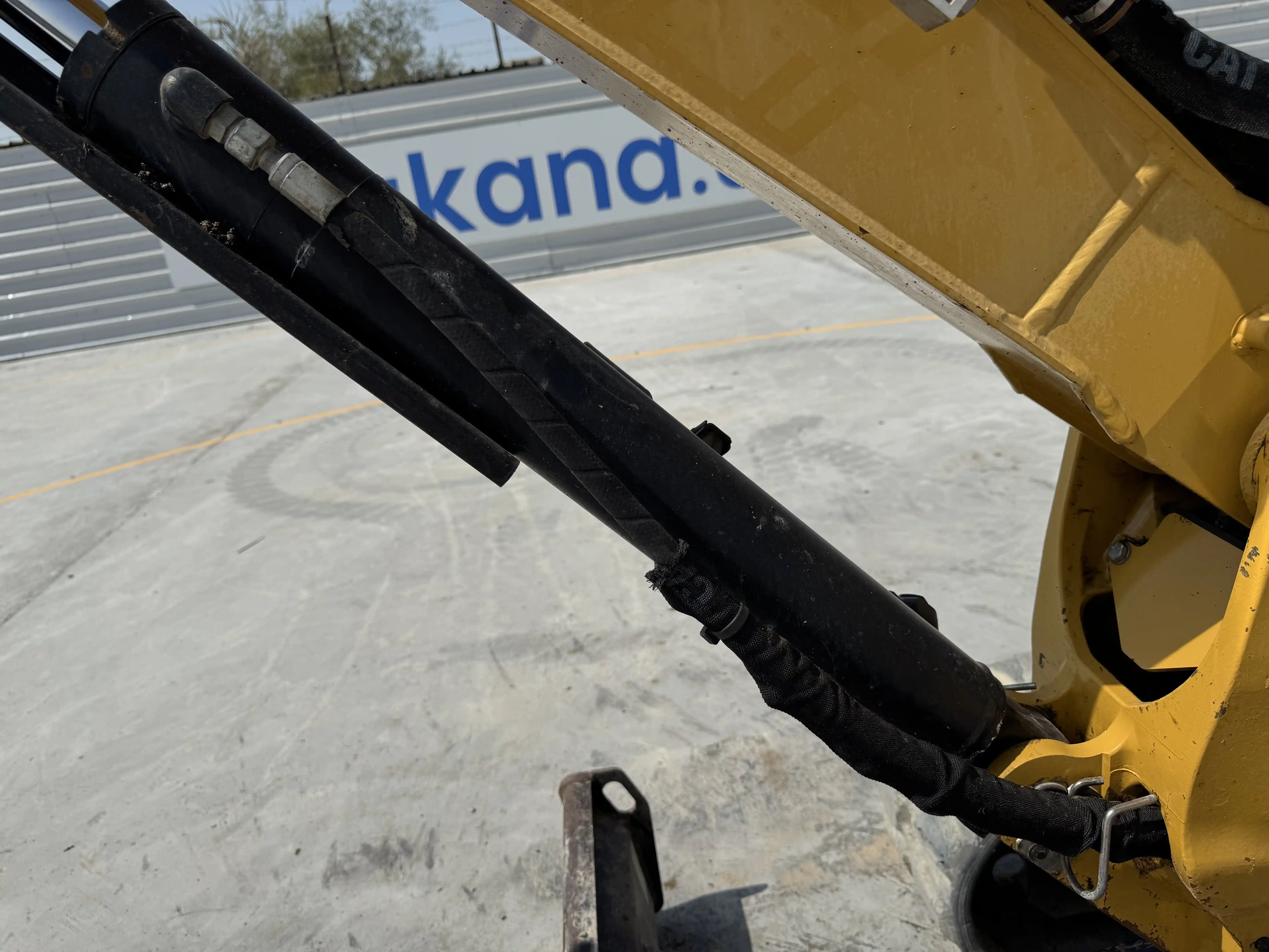 MNX-001-Cat-303E-mini-excavator-inspection-hydraulics-hydraulic-hoses-and-lines-1