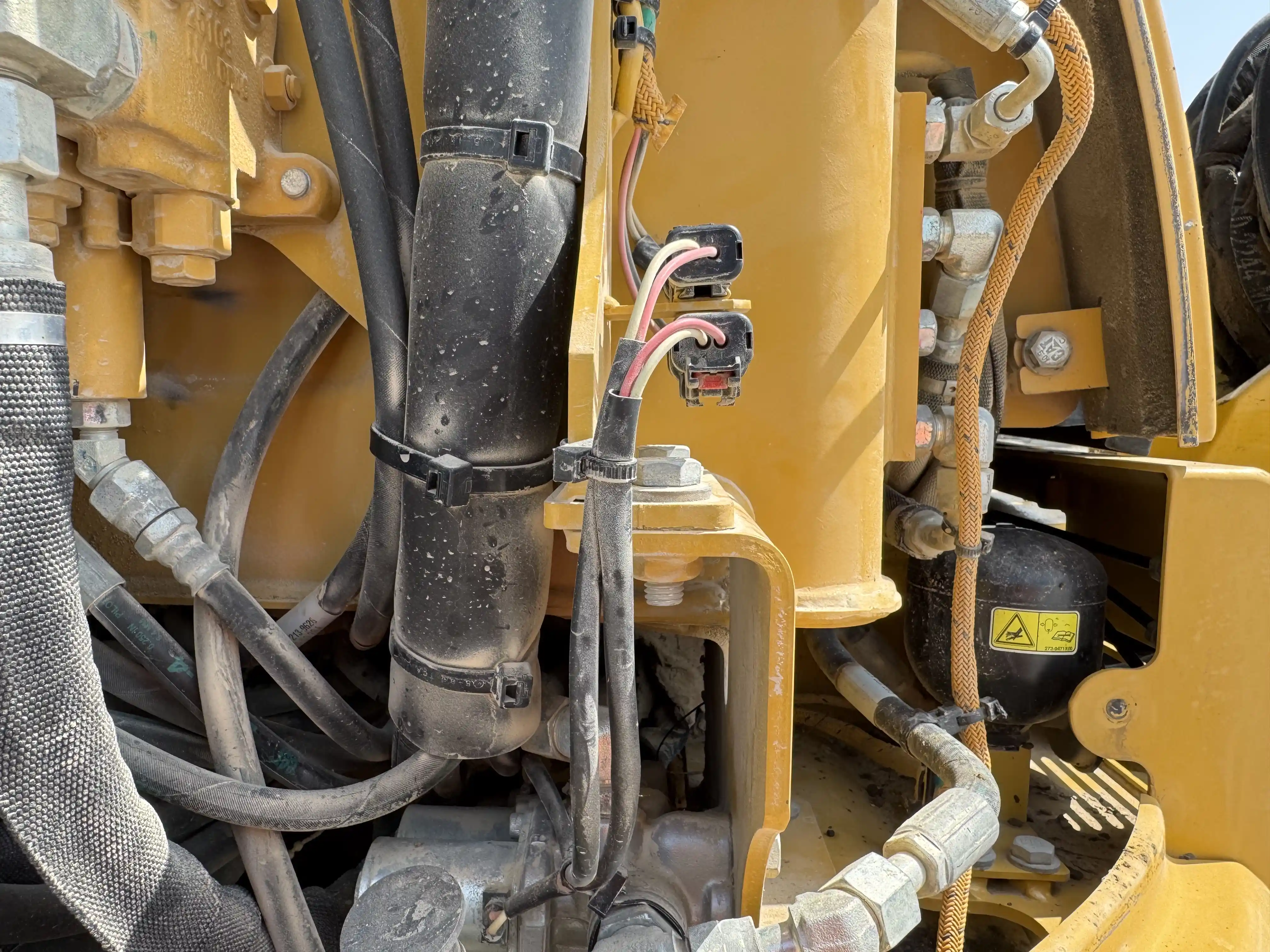 MNX-001-Cat-303E-mini-excavator-inspection-hydraulics-wiring-harness-2