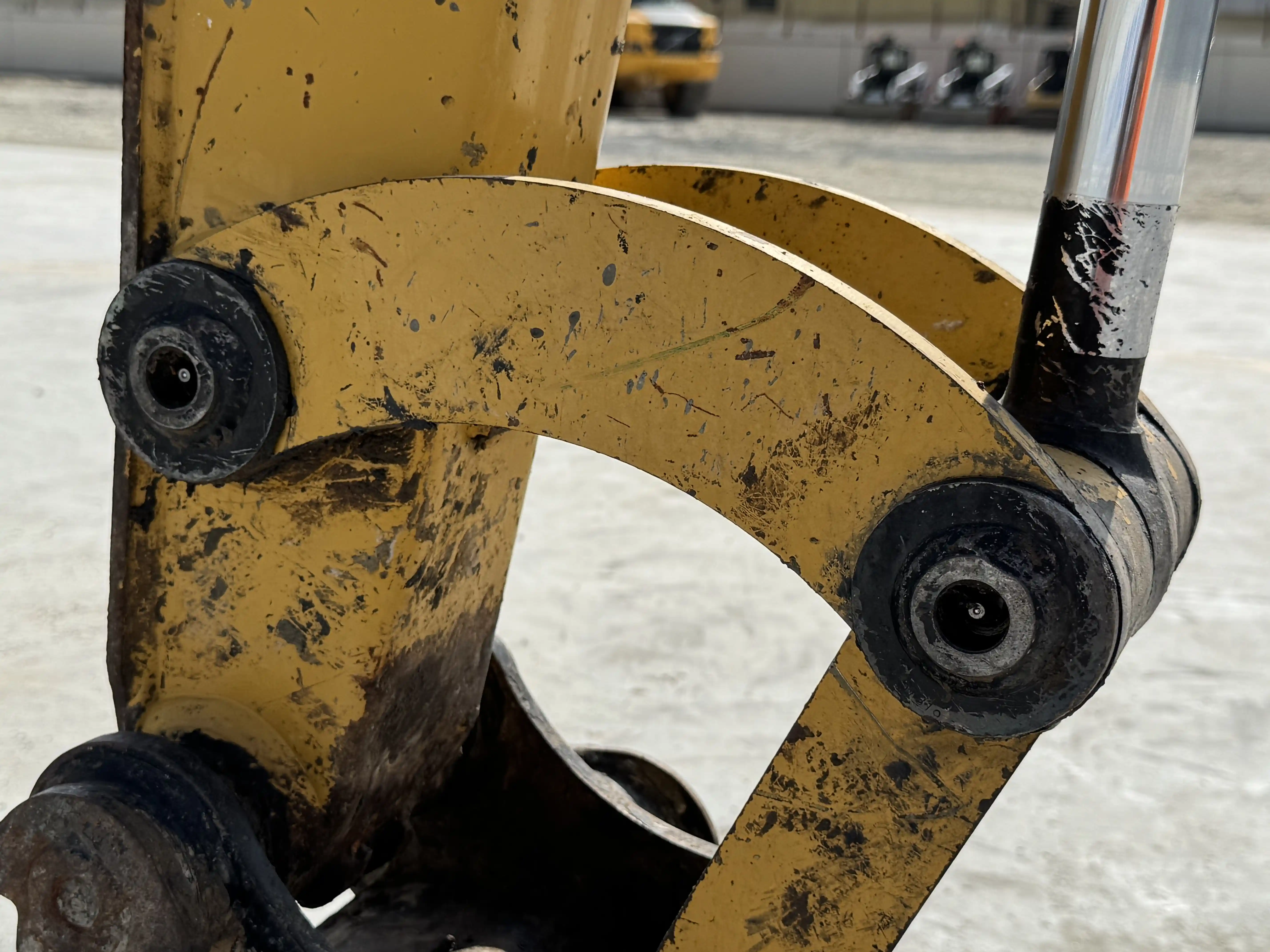 MNX-001-Cat-303E-mini-excavator-inspection-chassis-dog-bone-arms-2