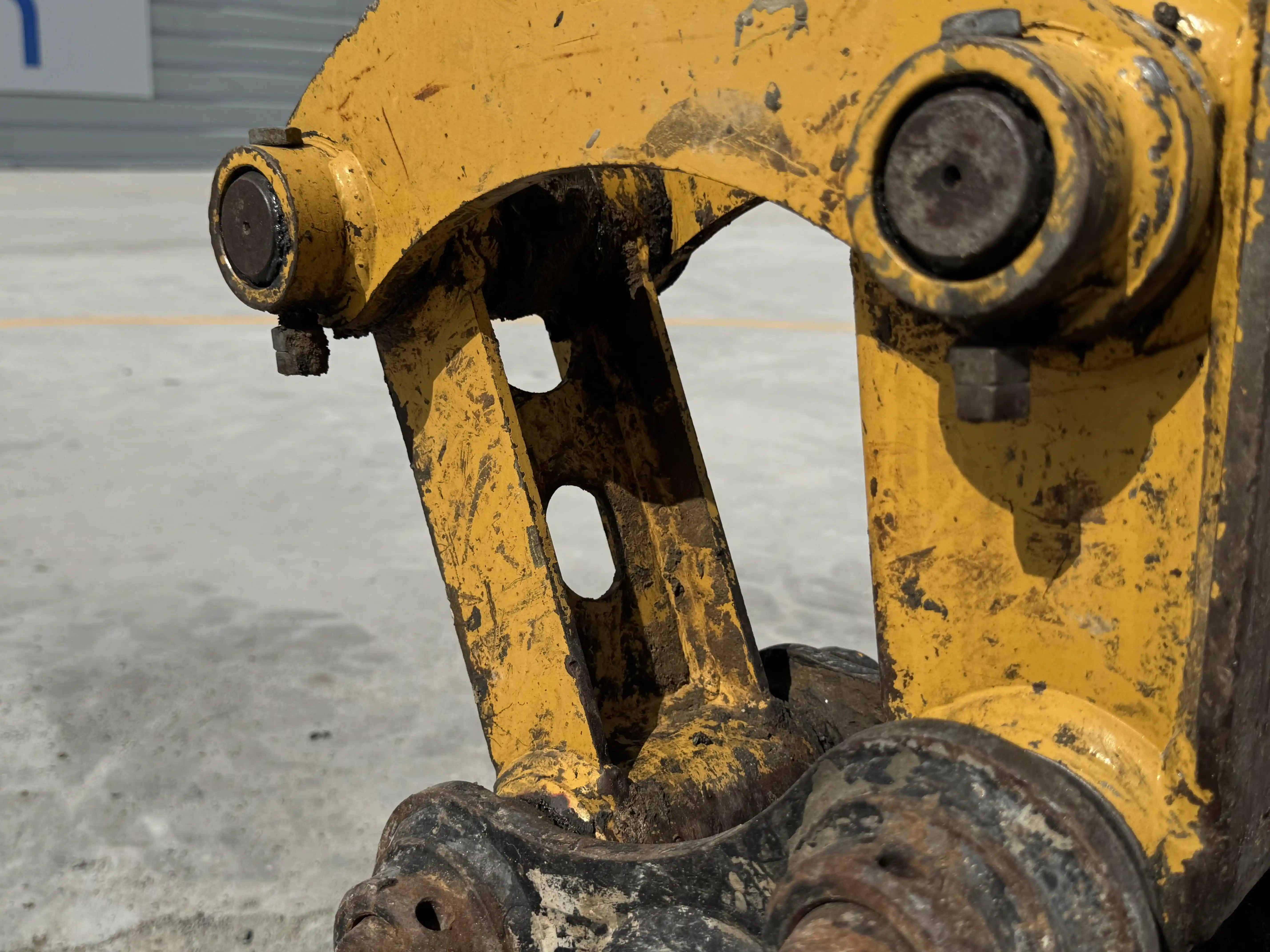 MNX-001-Cat-303E-mini-excavator-inspection-chassis-dog-bone-arms-3