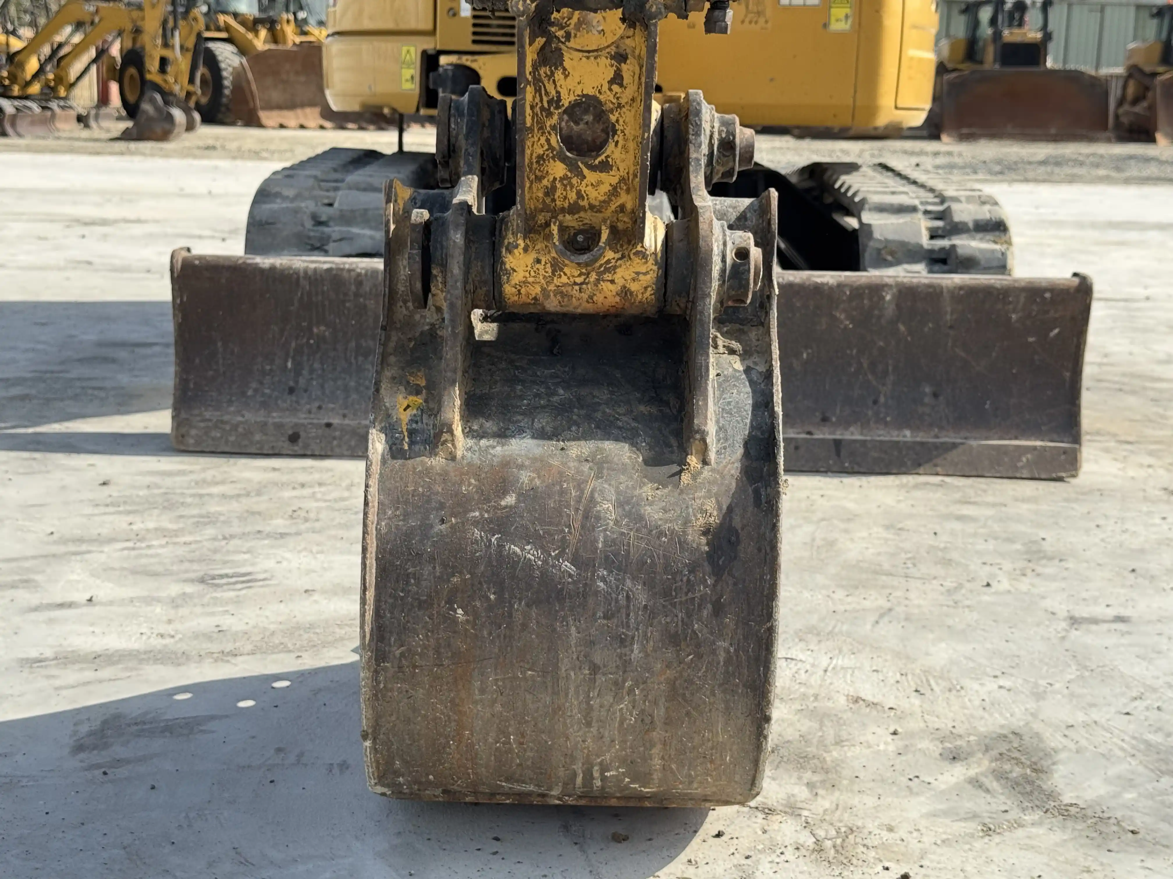 MNX-001-Cat-303E-mini-excavator-inspection-attachment-excavator-bucket-2