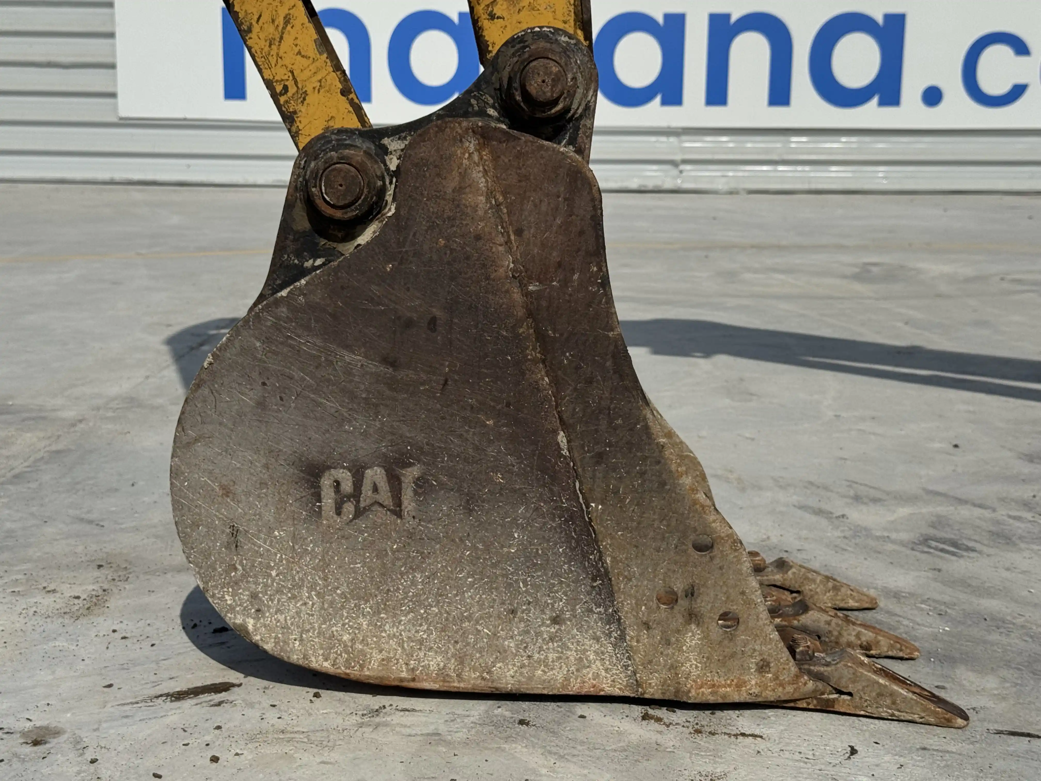 MNX-001-Cat-303E-mini-excavator-inspection-attachment-excavator-bucket-3