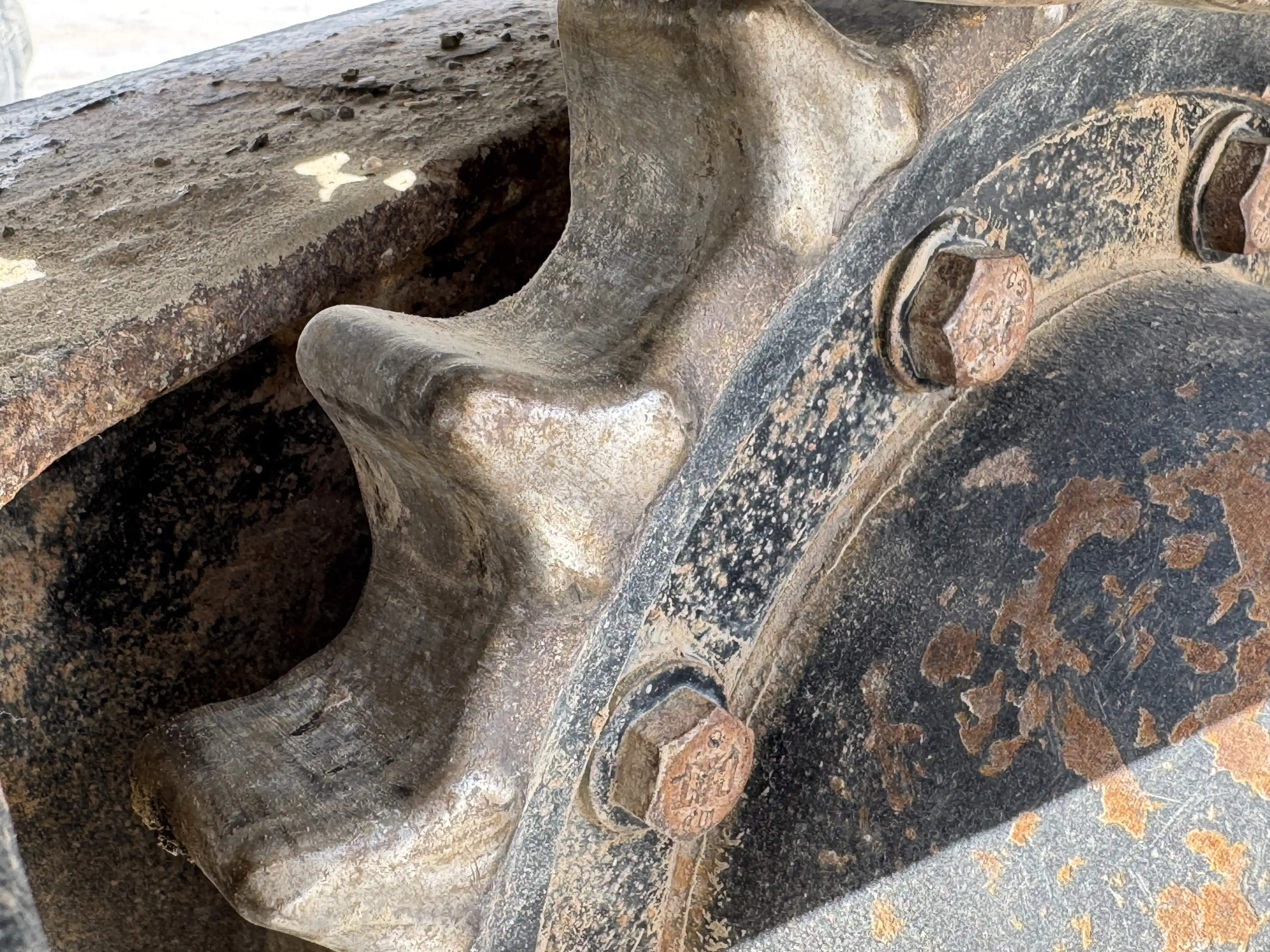 MNX-001-Cat-303E-mini-excavator-inspection-undercarriage-left-sprocket-1