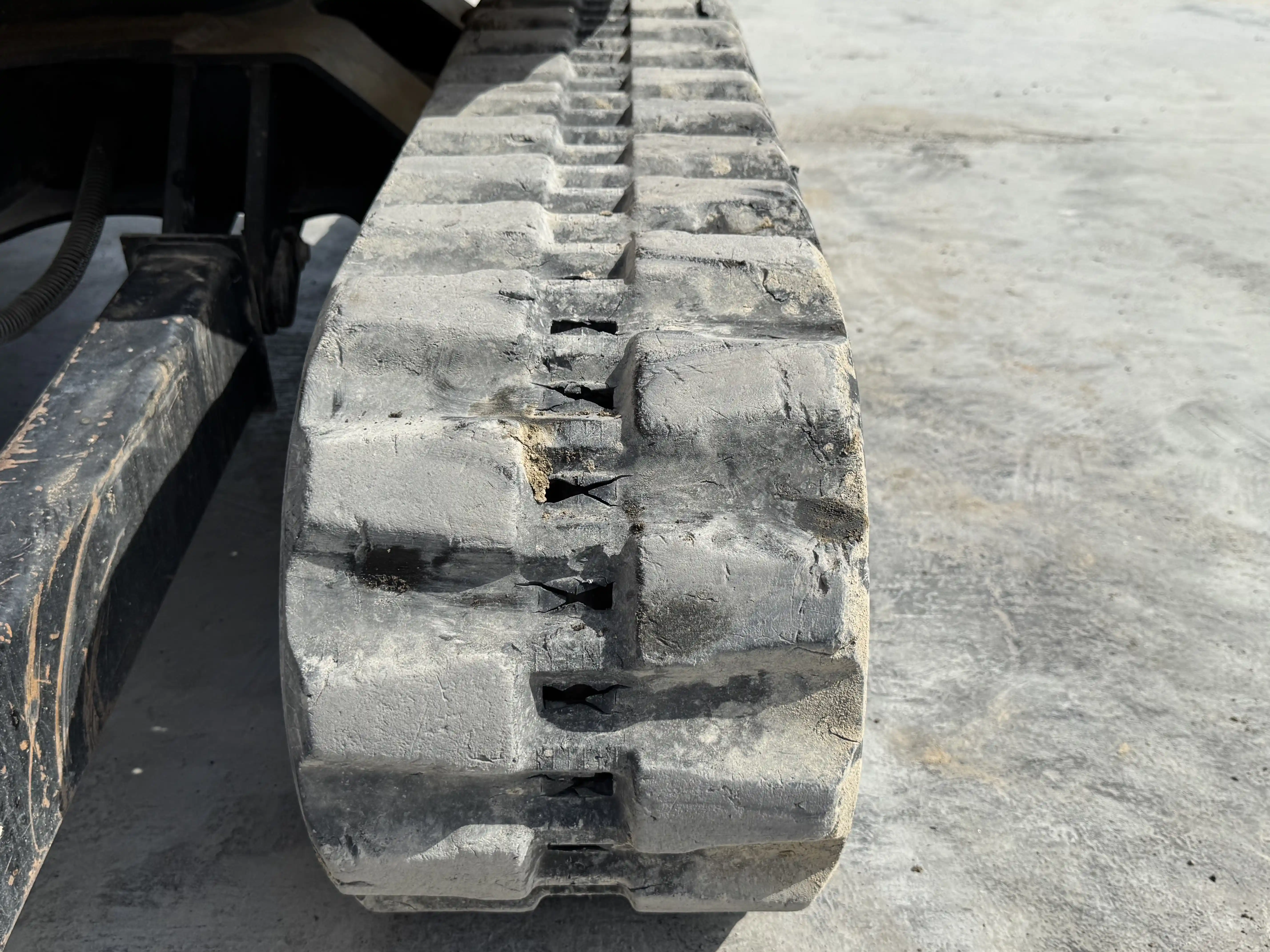 MNX-001-Cat-303E-mini-excavator-inspection-undercarriage-left-track-chain-1