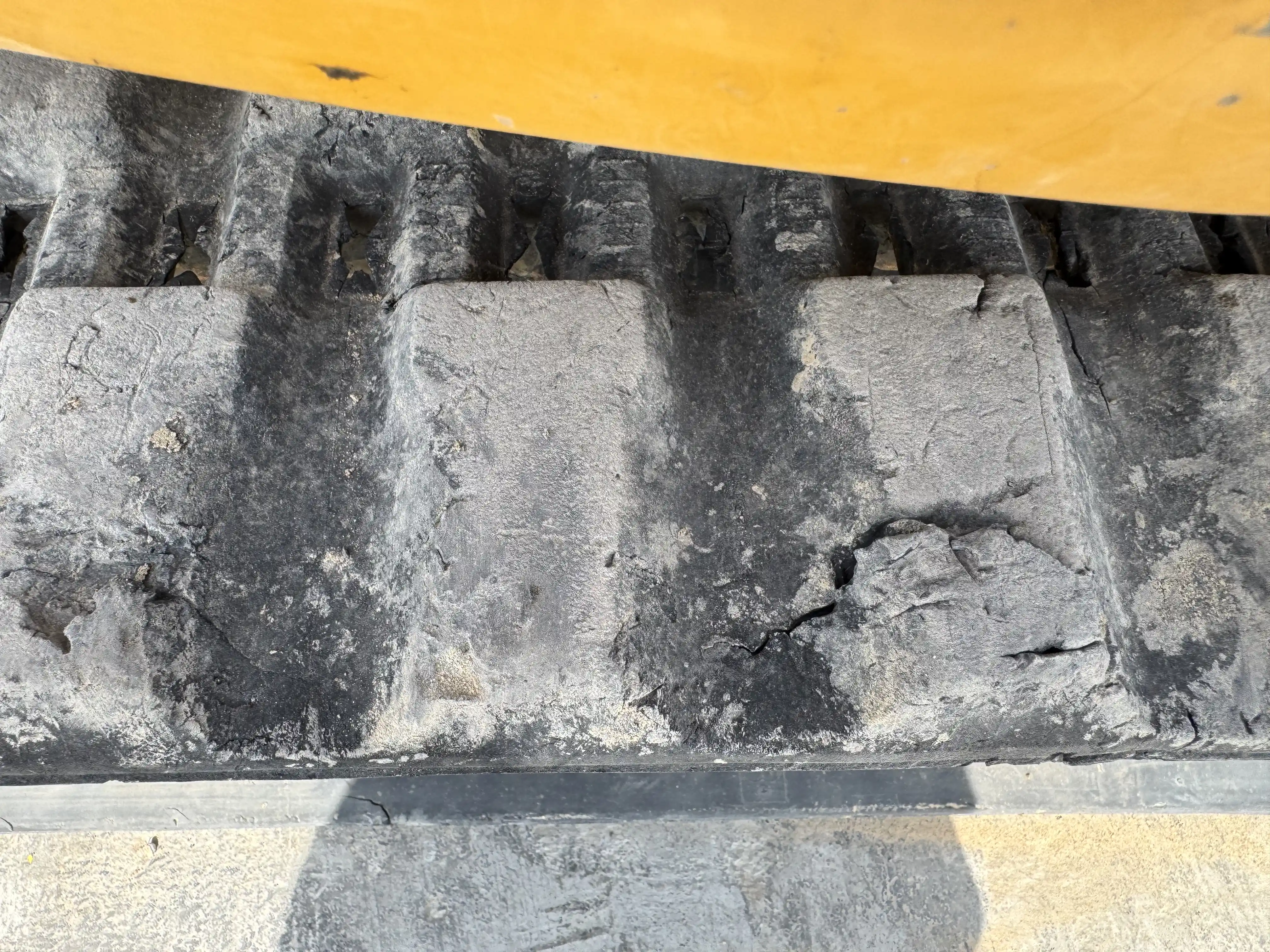 MNX-001-Cat-303E-mini-excavator-inspection-undercarriage-left-track-chain-3