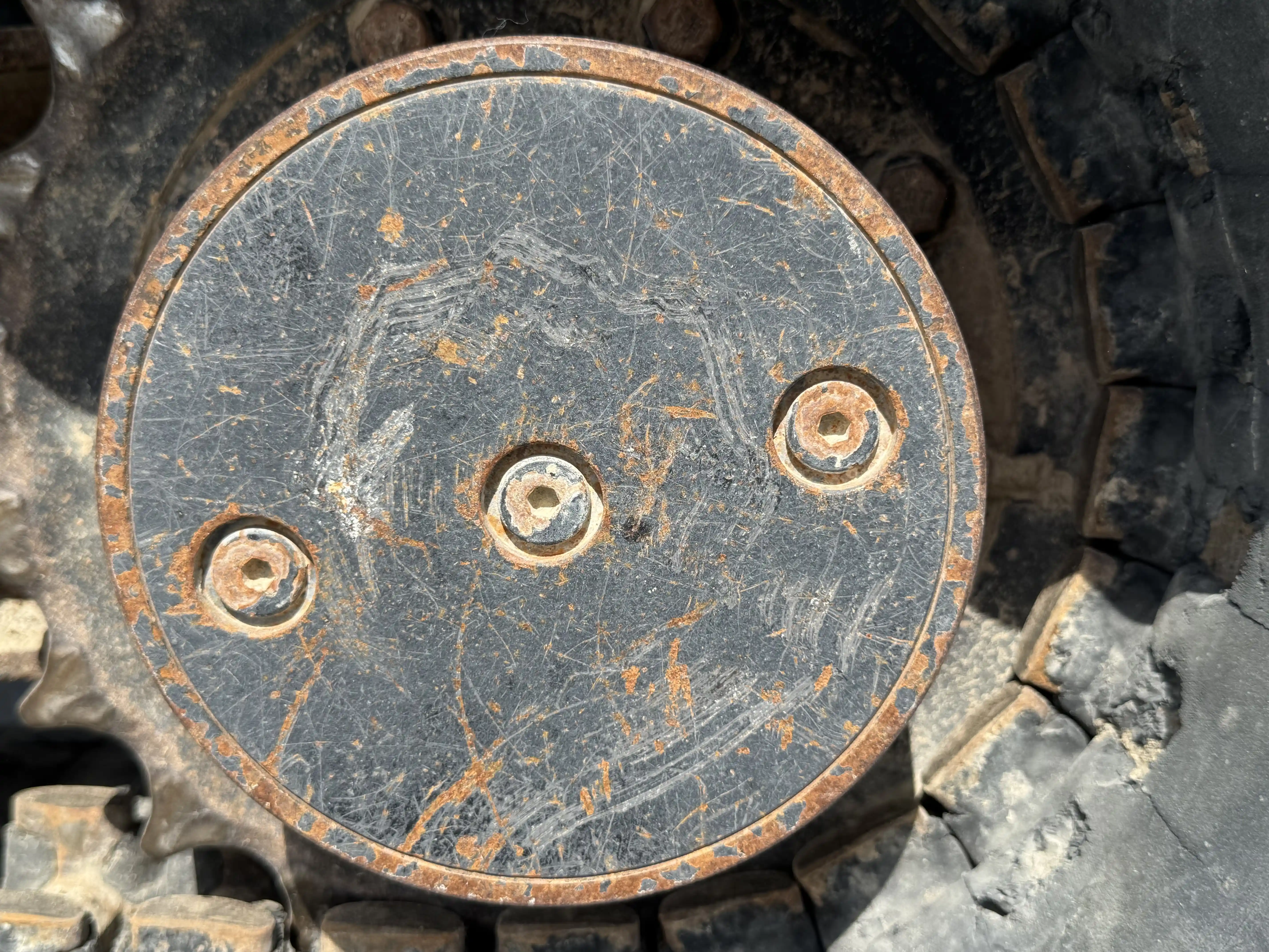 MNX-001-Cat-303E-mini-excavator-inspection-undercarriage-final-drives-1