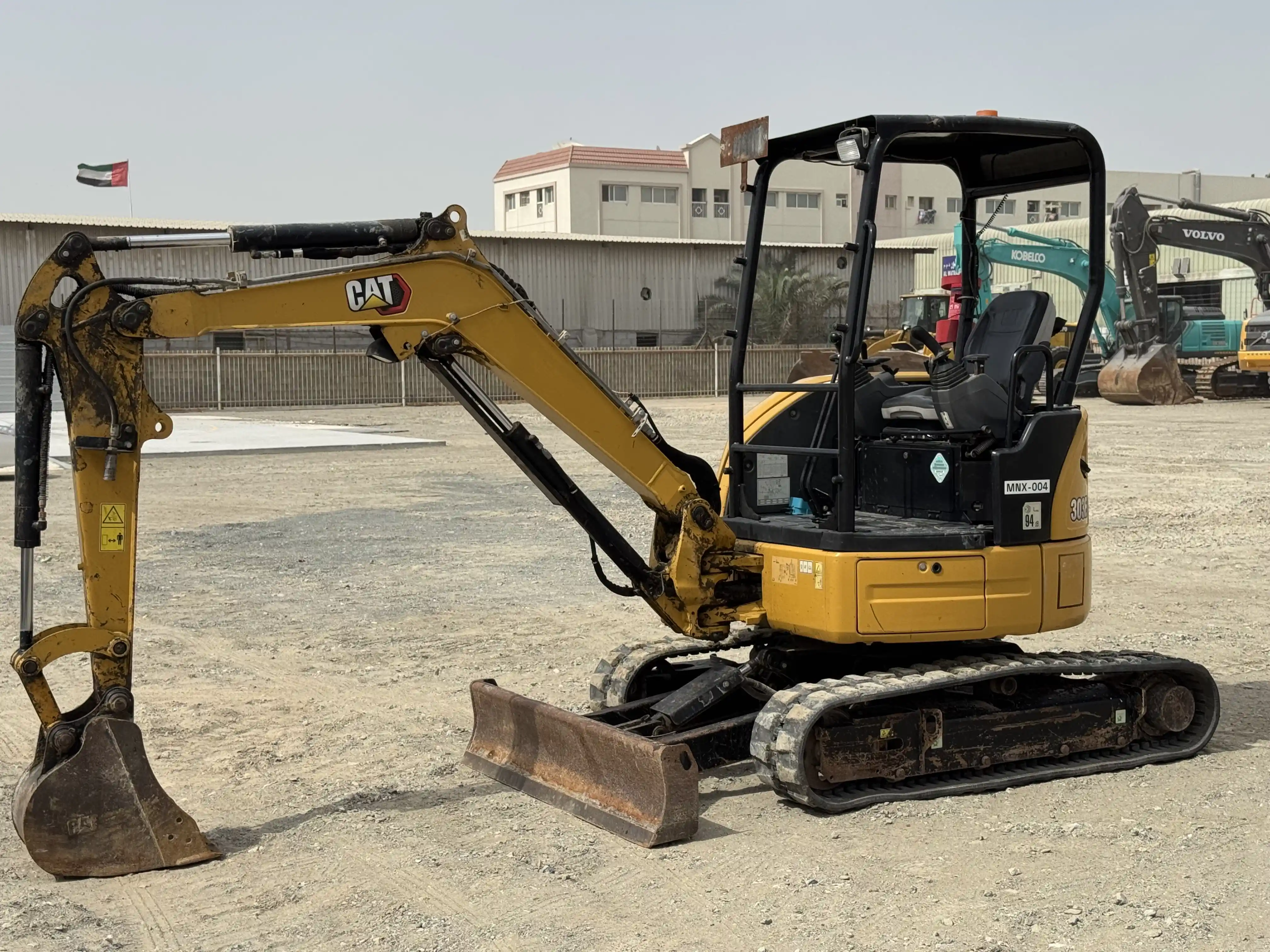 MNX-004-Cat-303E-mini-excavator-inspection-structure-paint-1