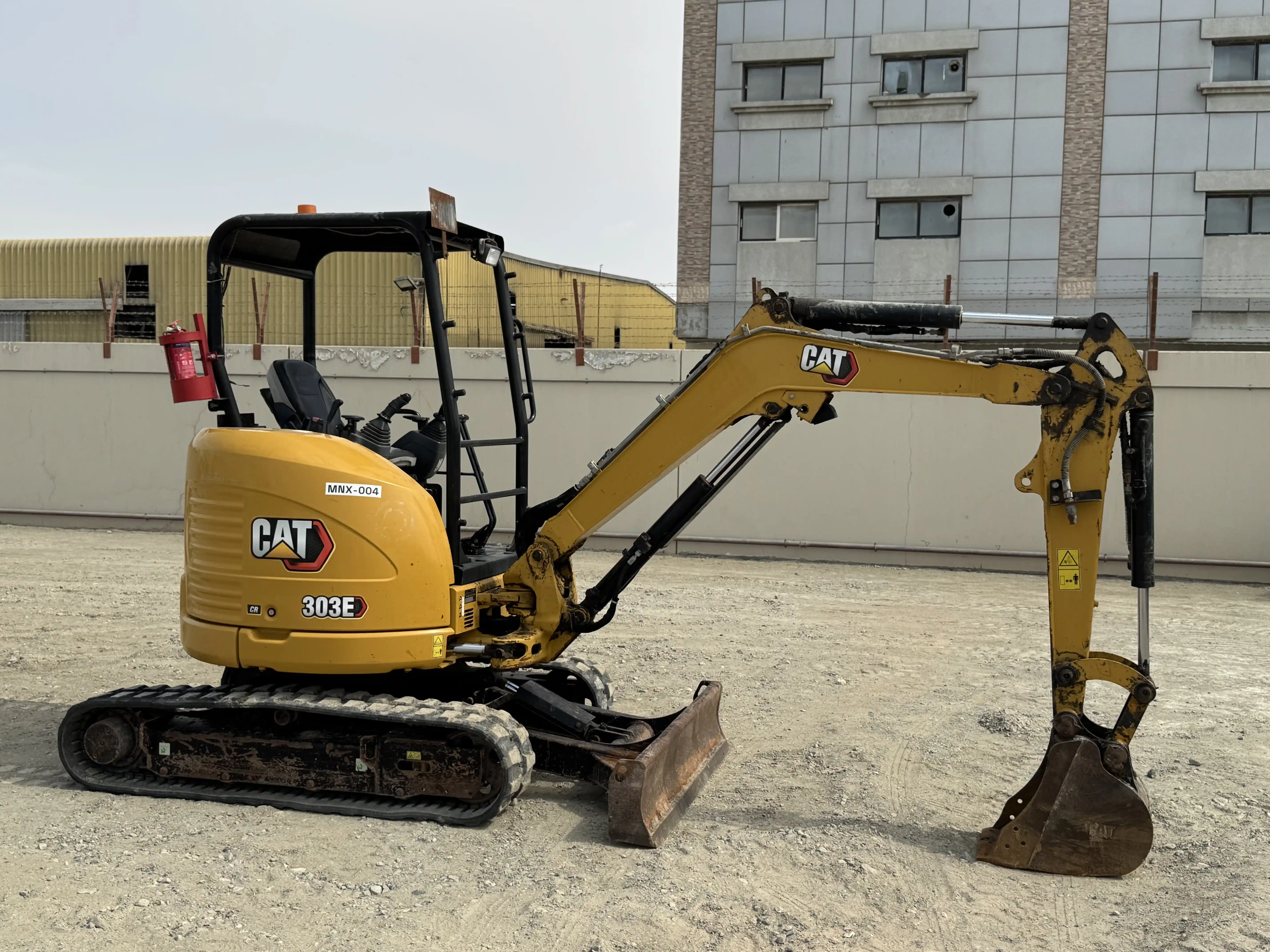 MNX-004-Cat-303E-mini-excavator-inspection-structure-paint-4