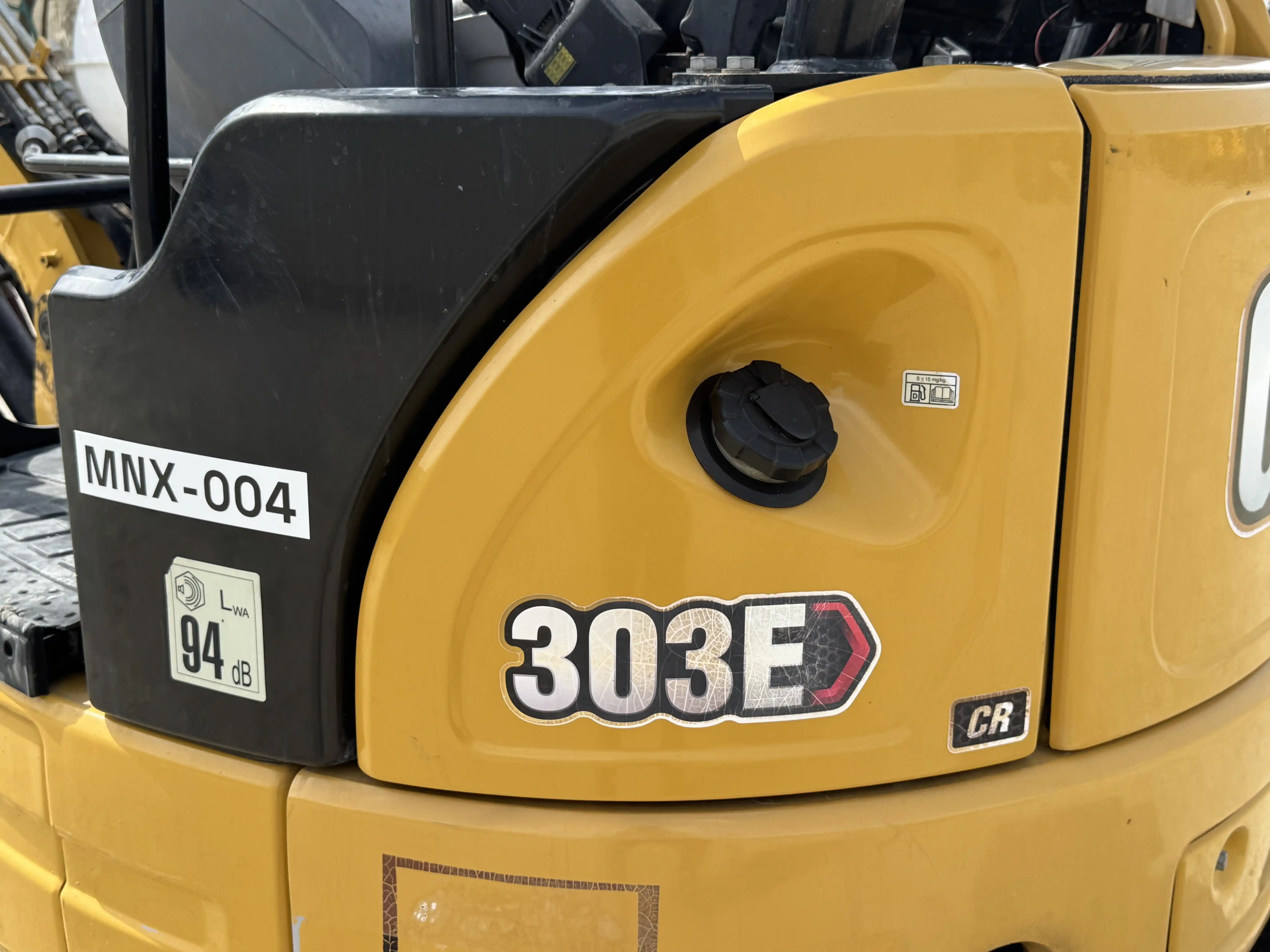 MNX-004-Cat-303E-mini-excavator-inspection-structure-sheet-metal-fiberglass-2