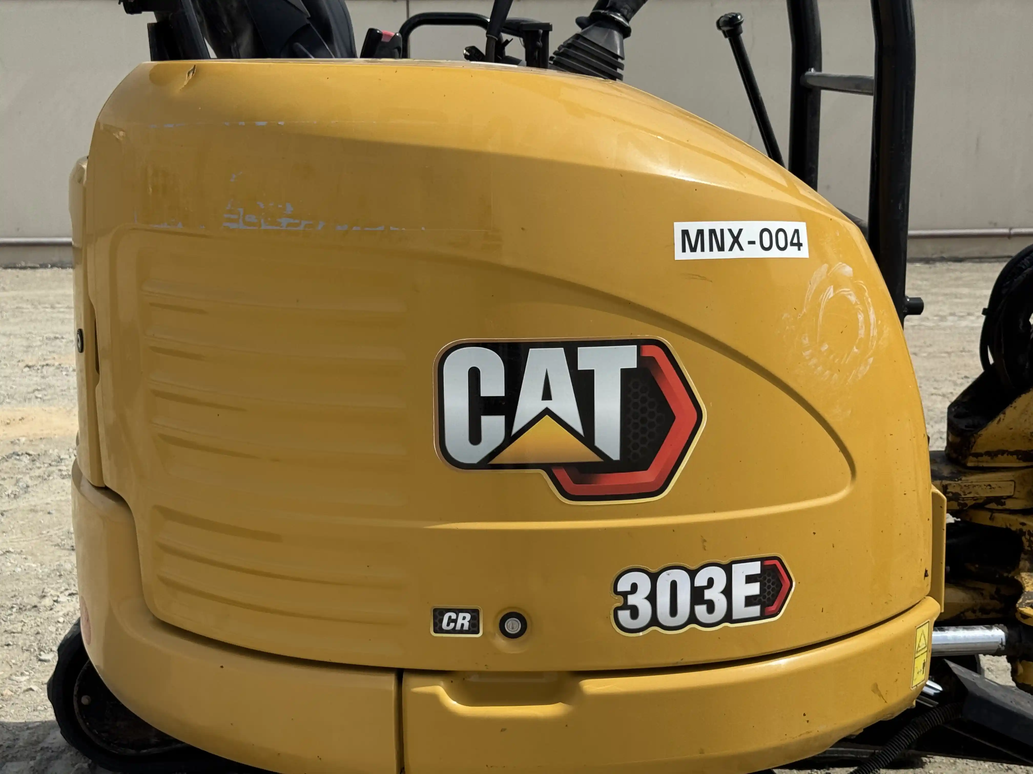 MNX-004-Cat-303E-mini-excavator-inspection-structure-sheet-metal-fiberglass-4
