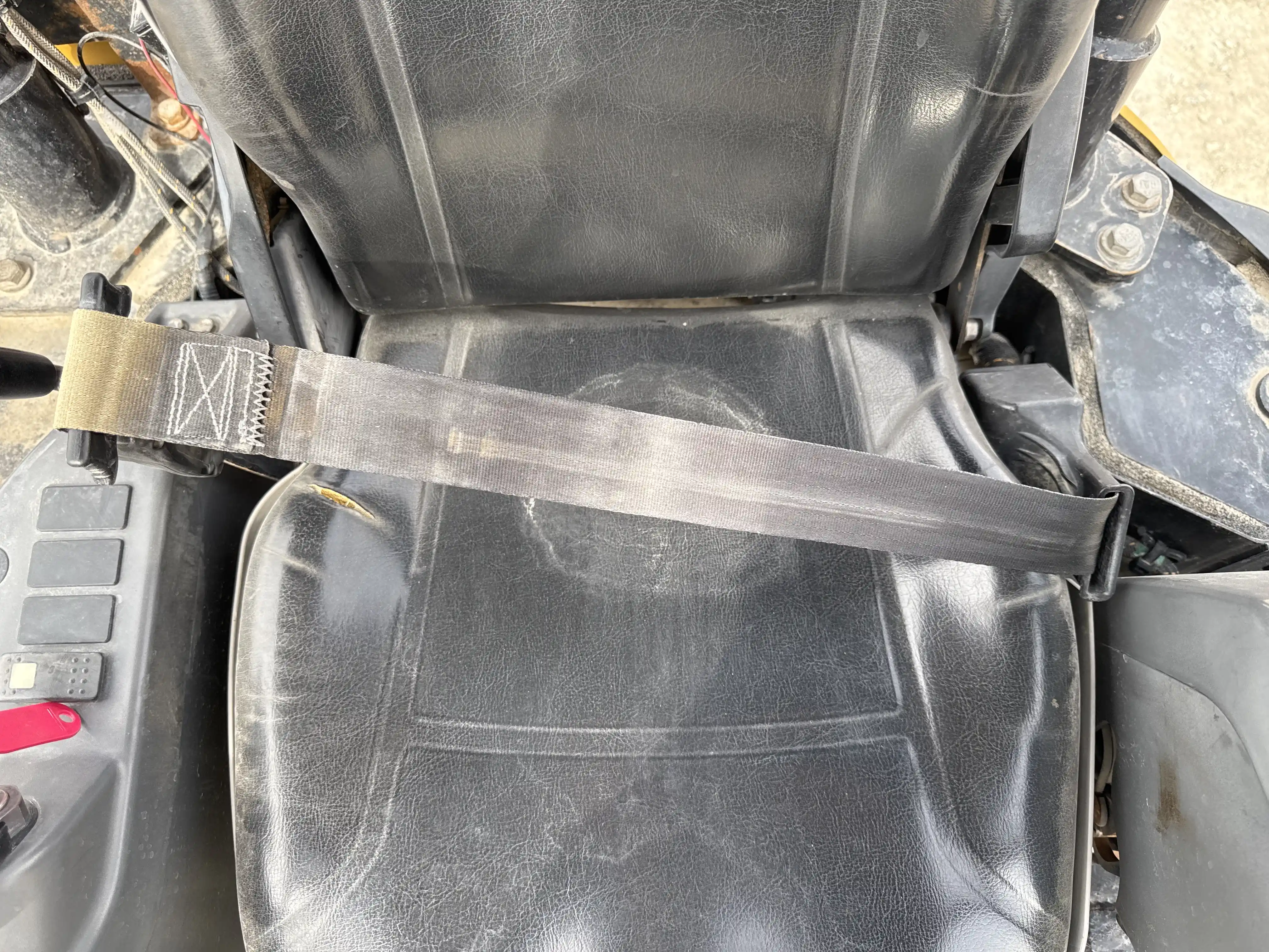 MNX-004-Cat-303E-mini-excavator-inspection-safety-seat-belt-1