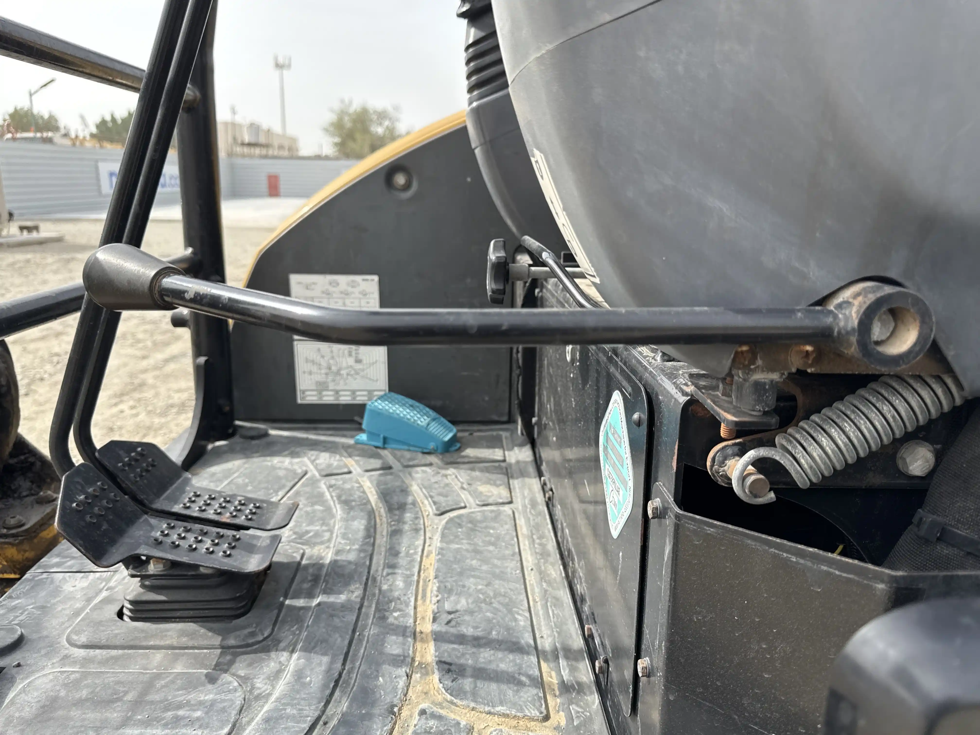 MNX-004-Cat-303E-mini-excavator-inspection-safety-hydraulic-safety-lock-2